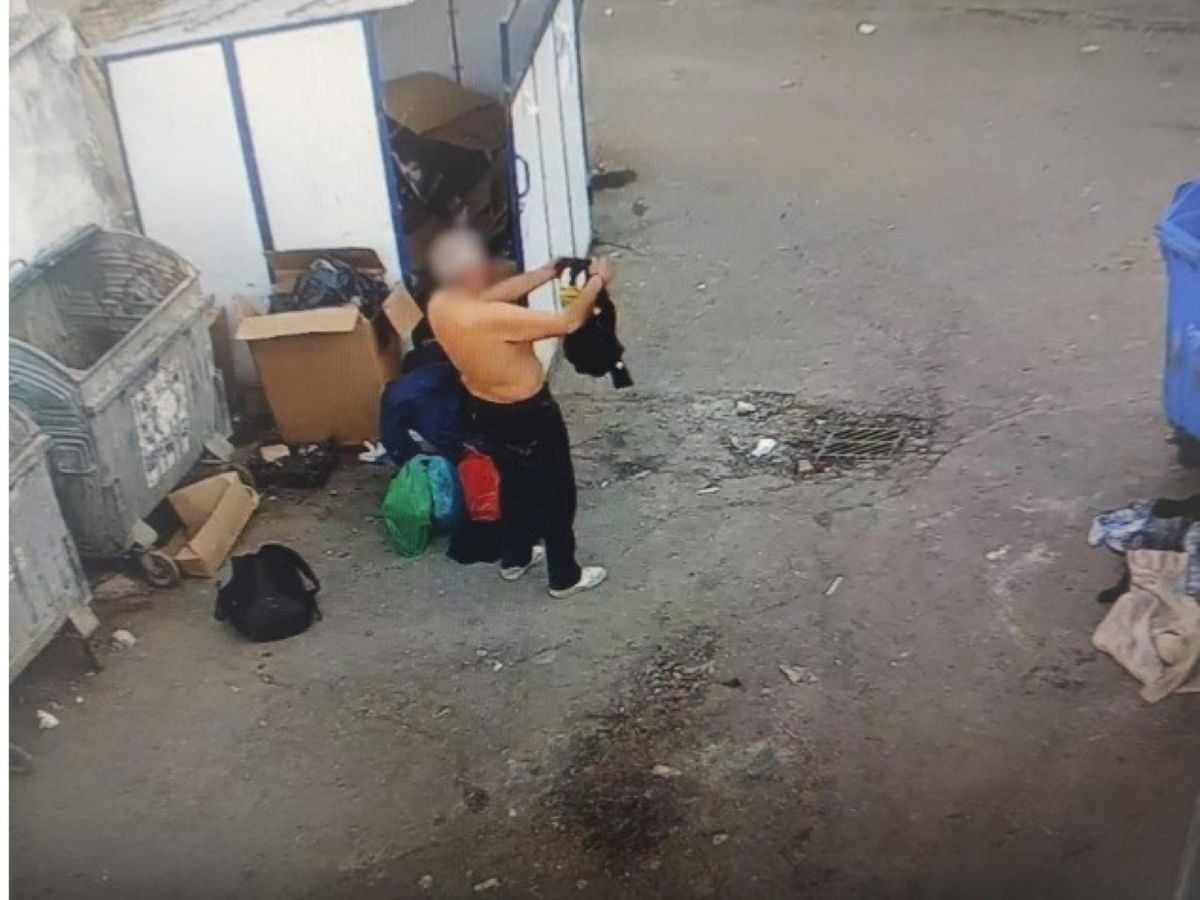 „A plouat” cu haine! Botoșănean pretențios surprins pe camere cum aruncă îmbrăcămintea pe jos 