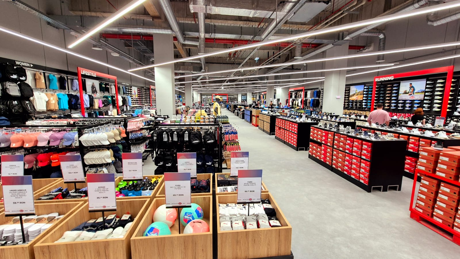 Se închide unul dintre cele mai cunoscute magazine de articole sportive