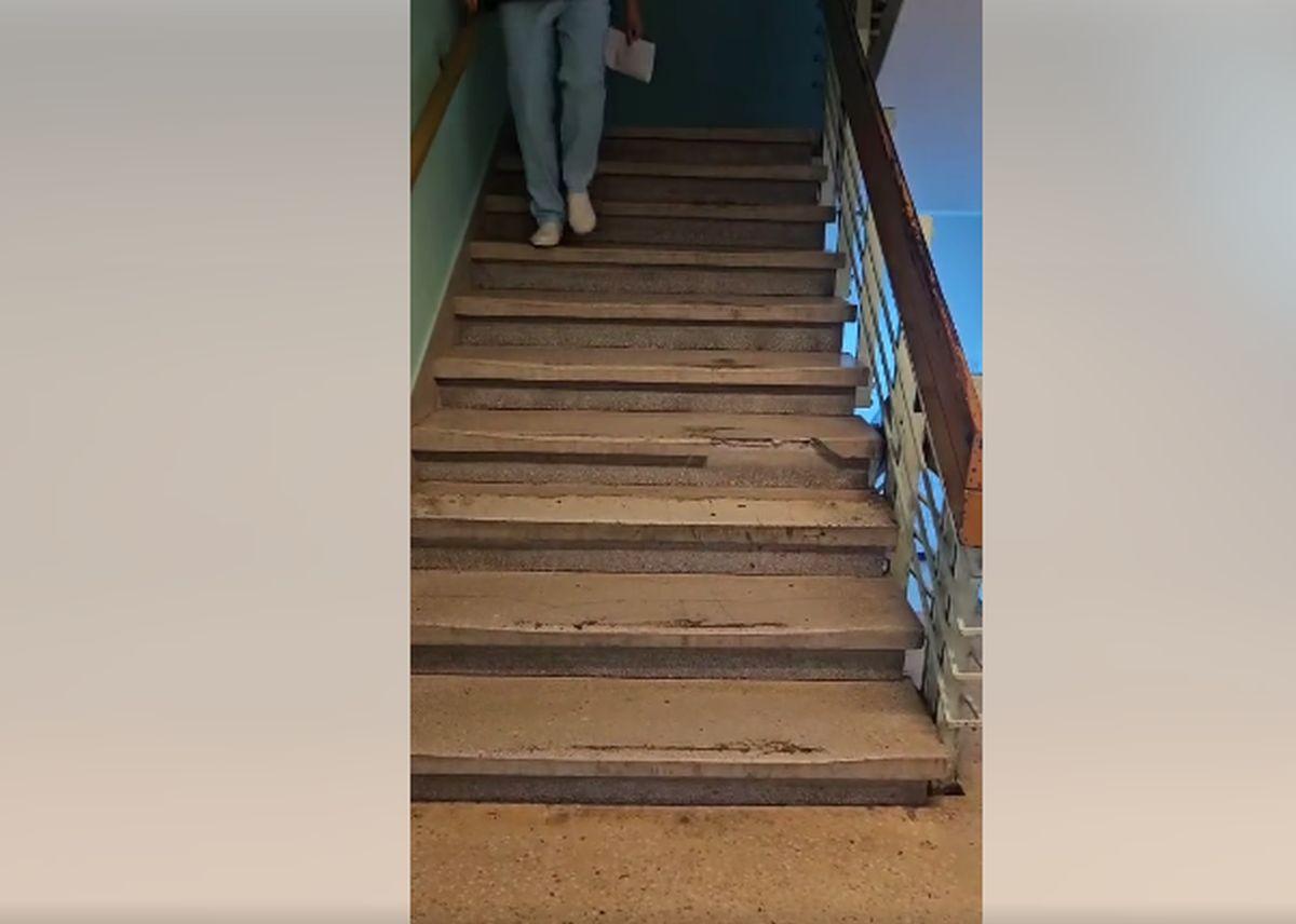 Pacient mort pe scările spitalului după ce o treaptă s-ar fi rupt: Unitatea medicală are o altă variantă 