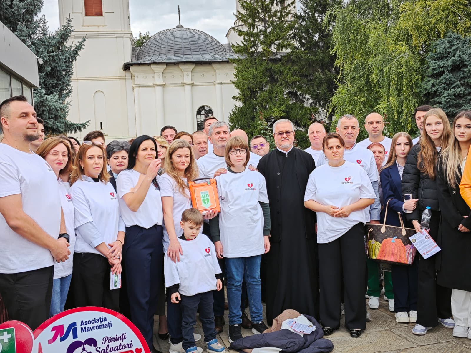 Consilierii județeni PNL și-au donat indemnizațiile pentru binele botoșănenilor, al doilea defibrilator amplasat tot la o biserică - VIDEO 