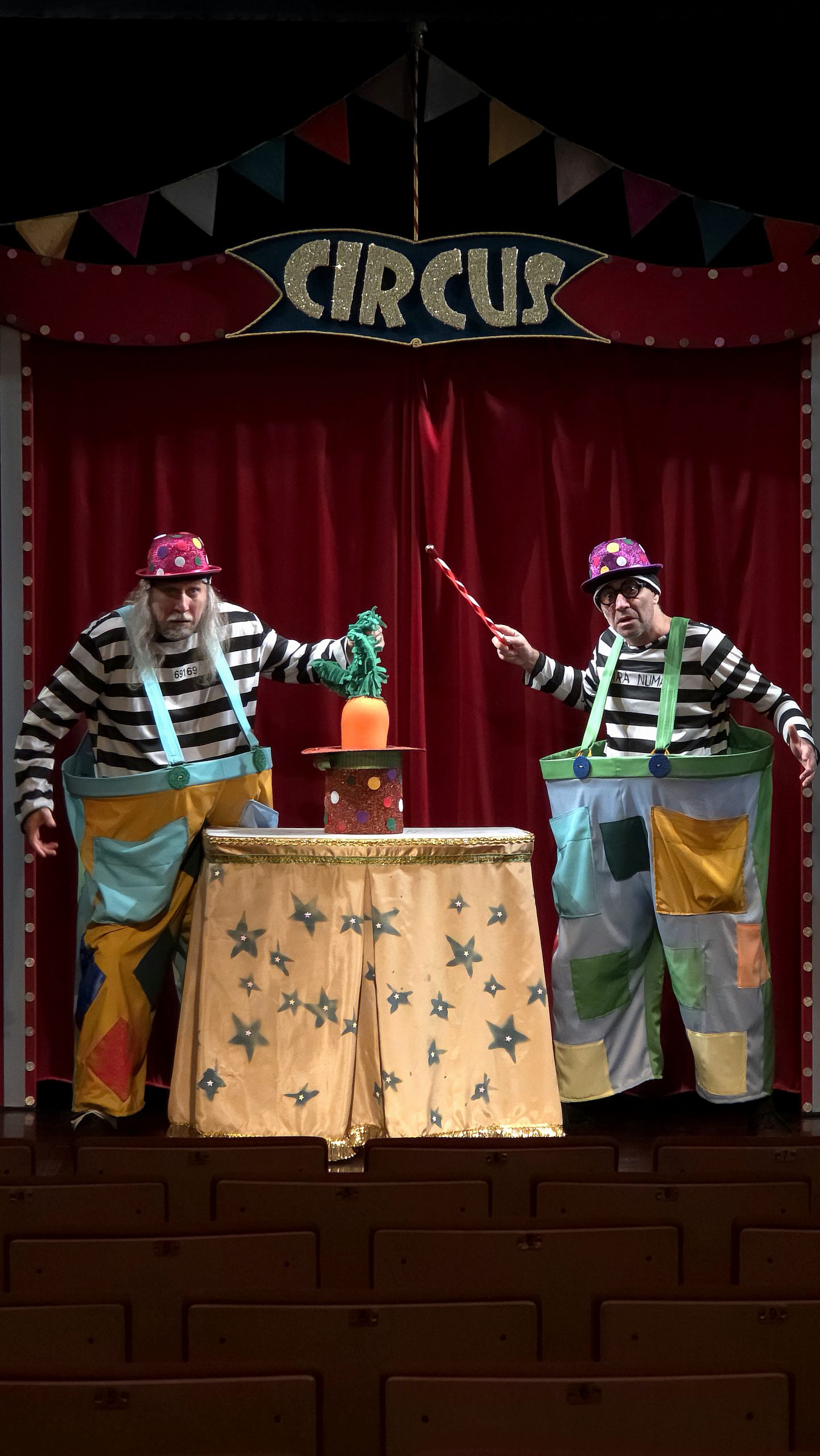 Magie și umor pentru cei mici: „Hoțomanii acrobați” la Teatrul „Vasilache” din Botoșani