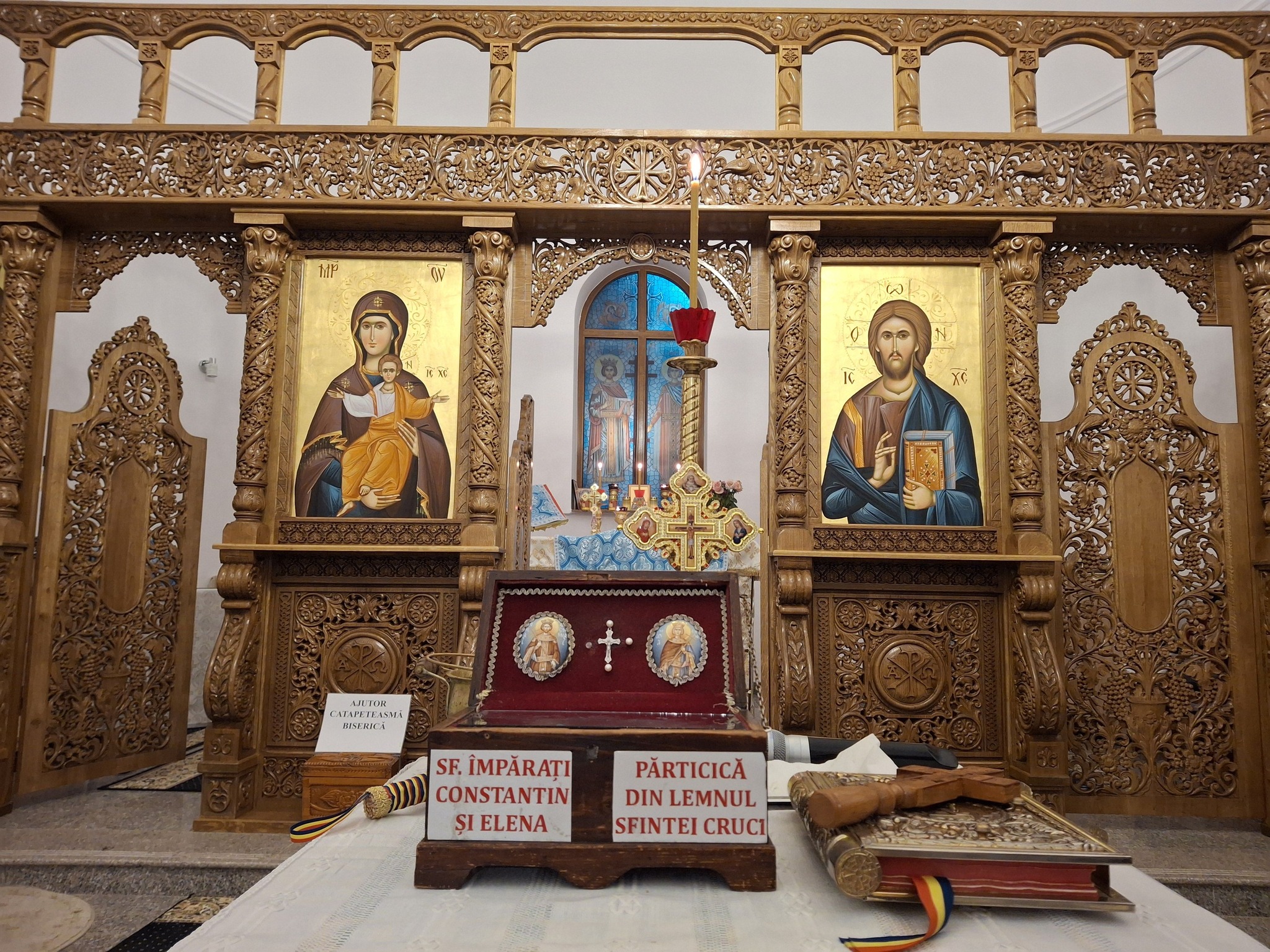 hram la o biserica din municipiul botosani.
