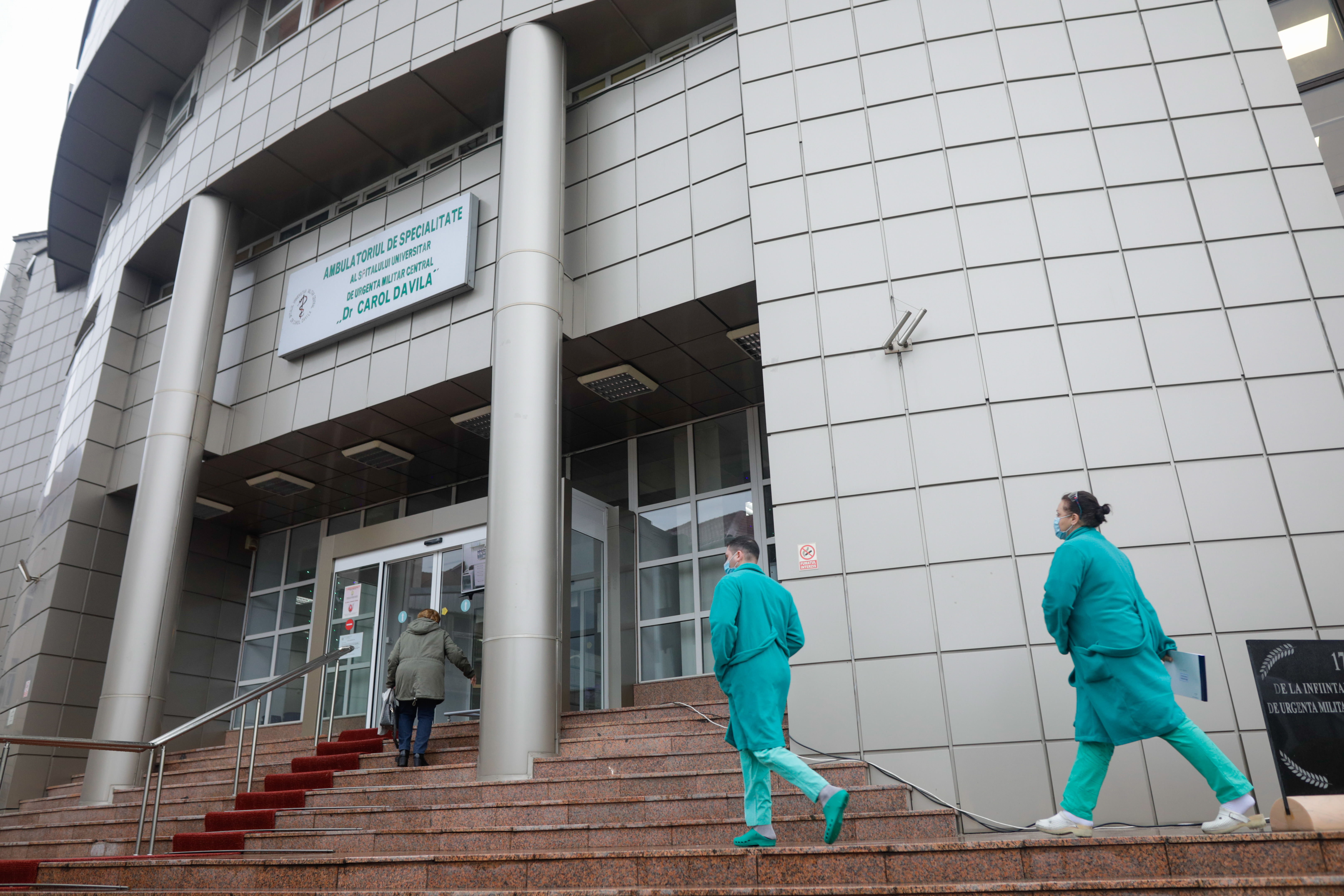 Spitalul Militar, acuzat de achiziții la suprapreț: Roboți chirurgicali, cumpărați cu 59% mai scump