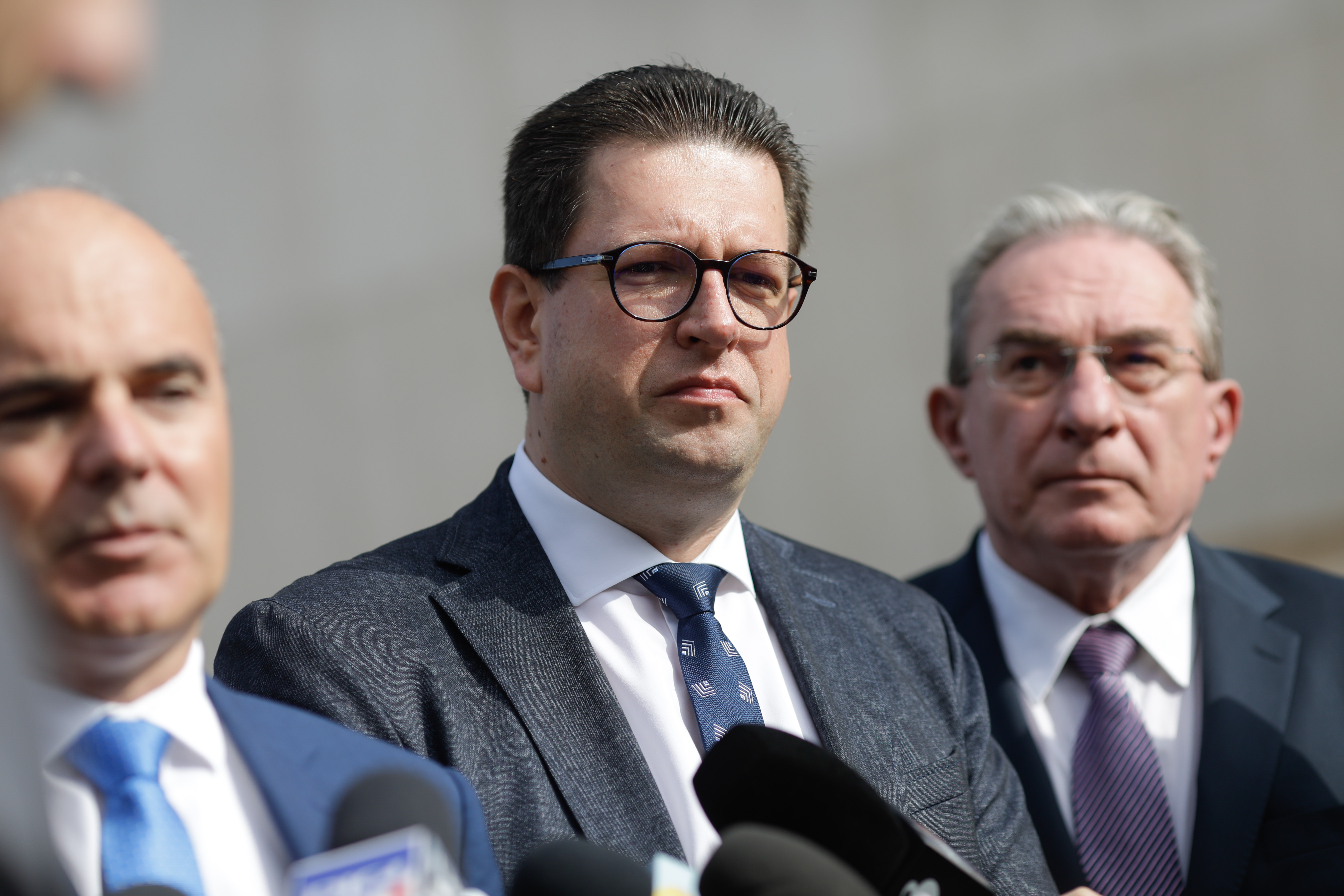 Scandal la UE! Europarlamentari români, pedepsiți drastic pentru o abținere