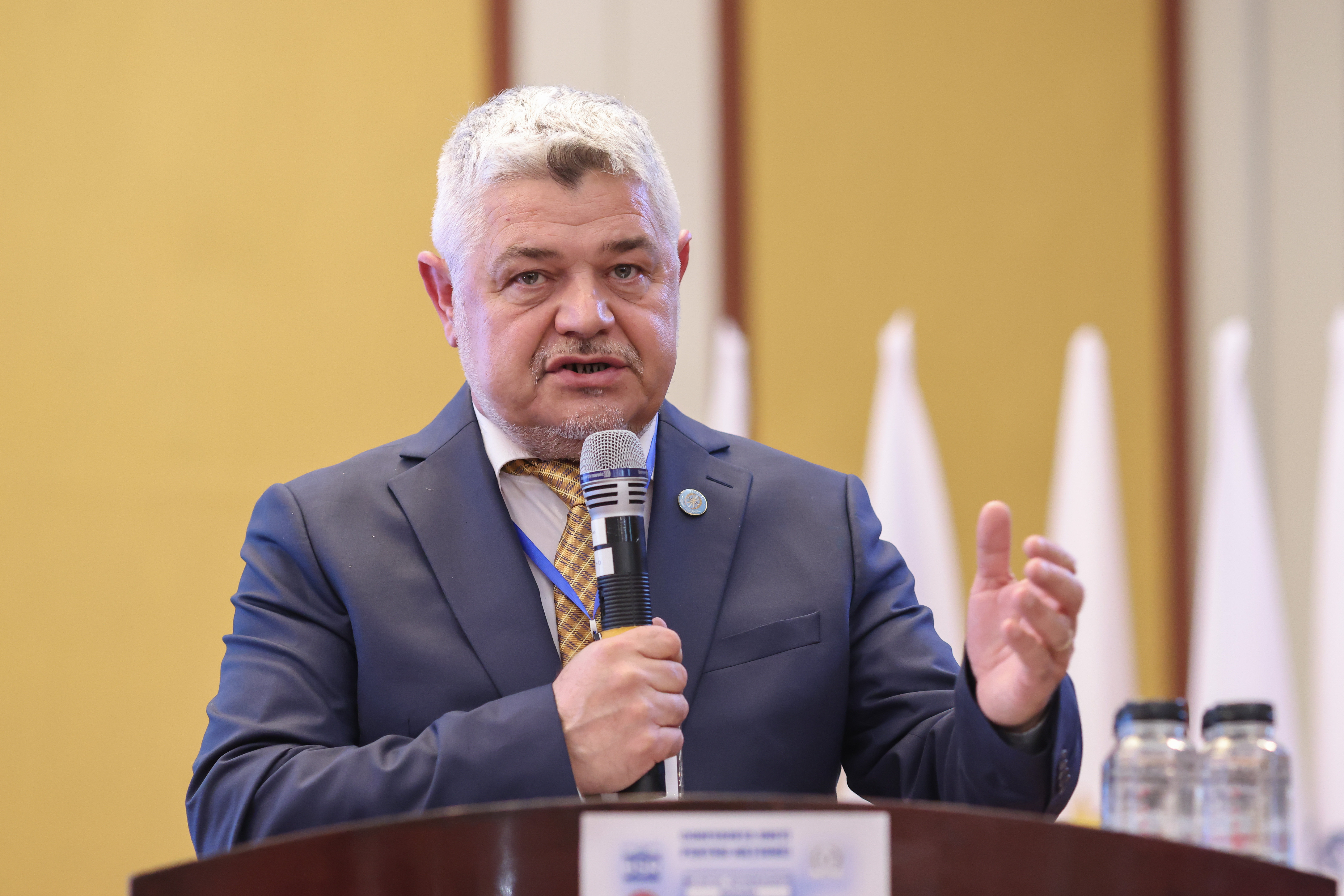 Scandal în Senat: Dezbateri aprinse pe legea anti-pornografie, soldate cu atacuri la persoană