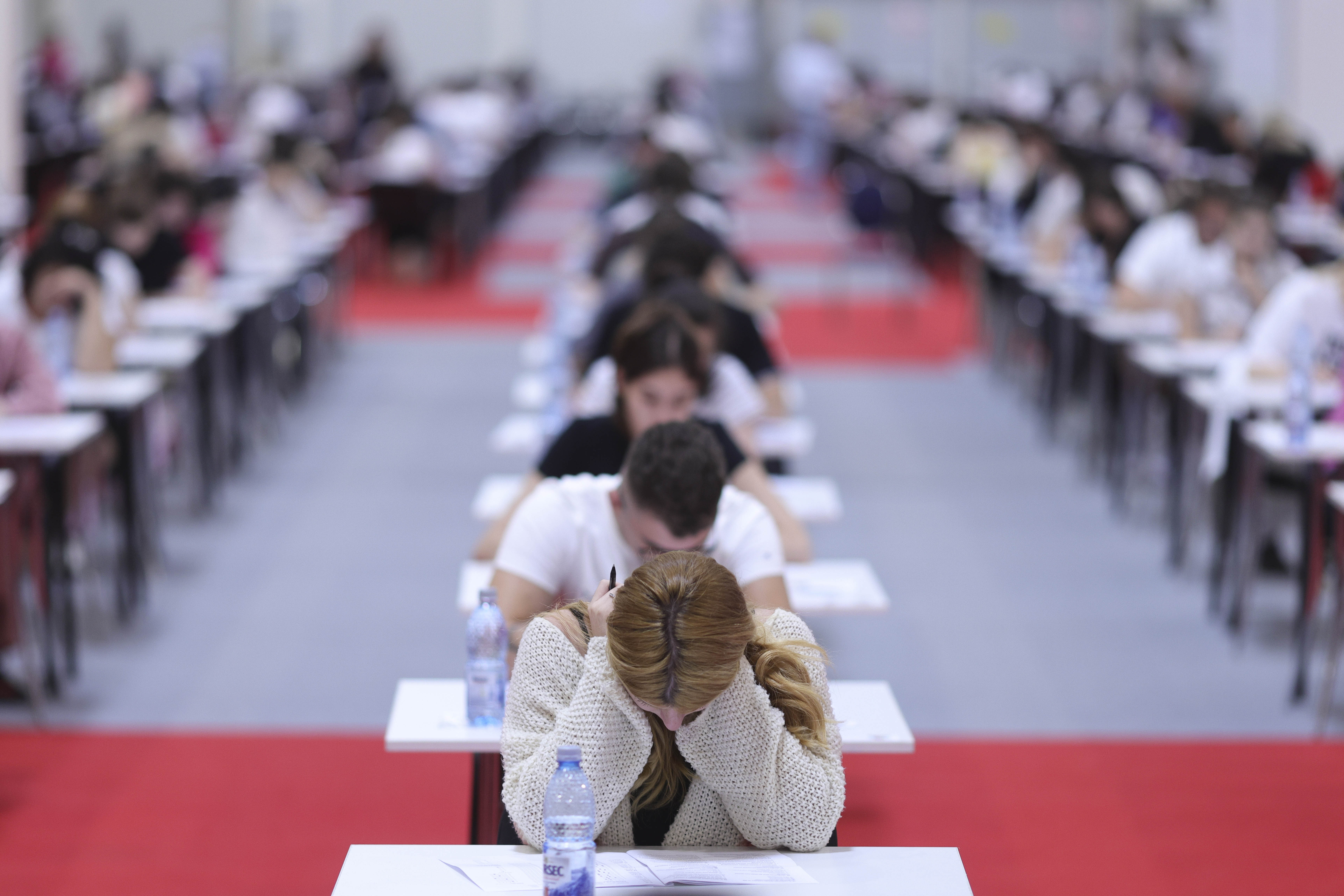 Examenul pentru obținerea titlului de medic specialist va avea, în premieră, subiecte unice la nivel național