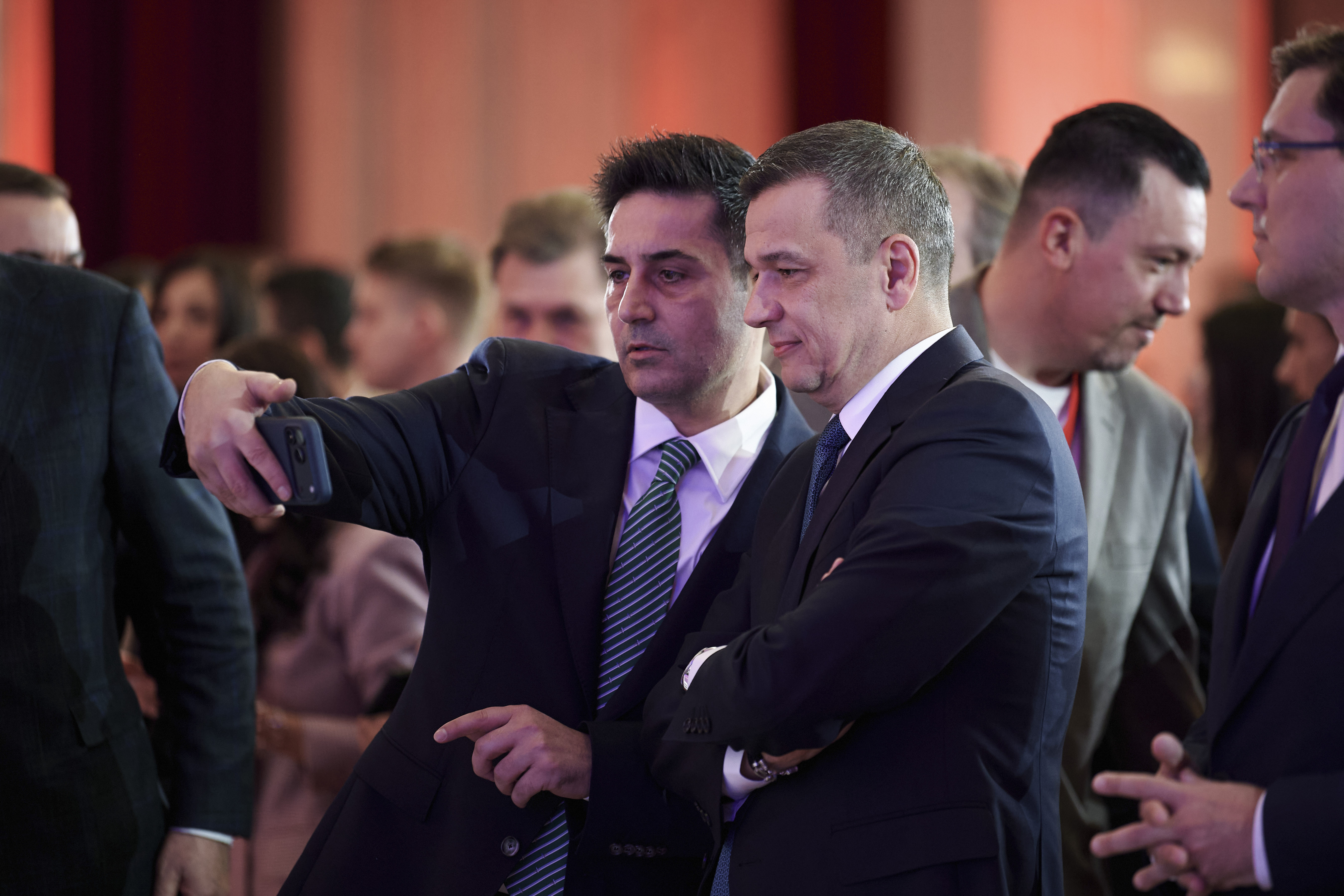 Liderii PSD decid azi cum îl vor sprijini pe Luca Niculescu. Pachetul de condiții trimis premierului desemnat