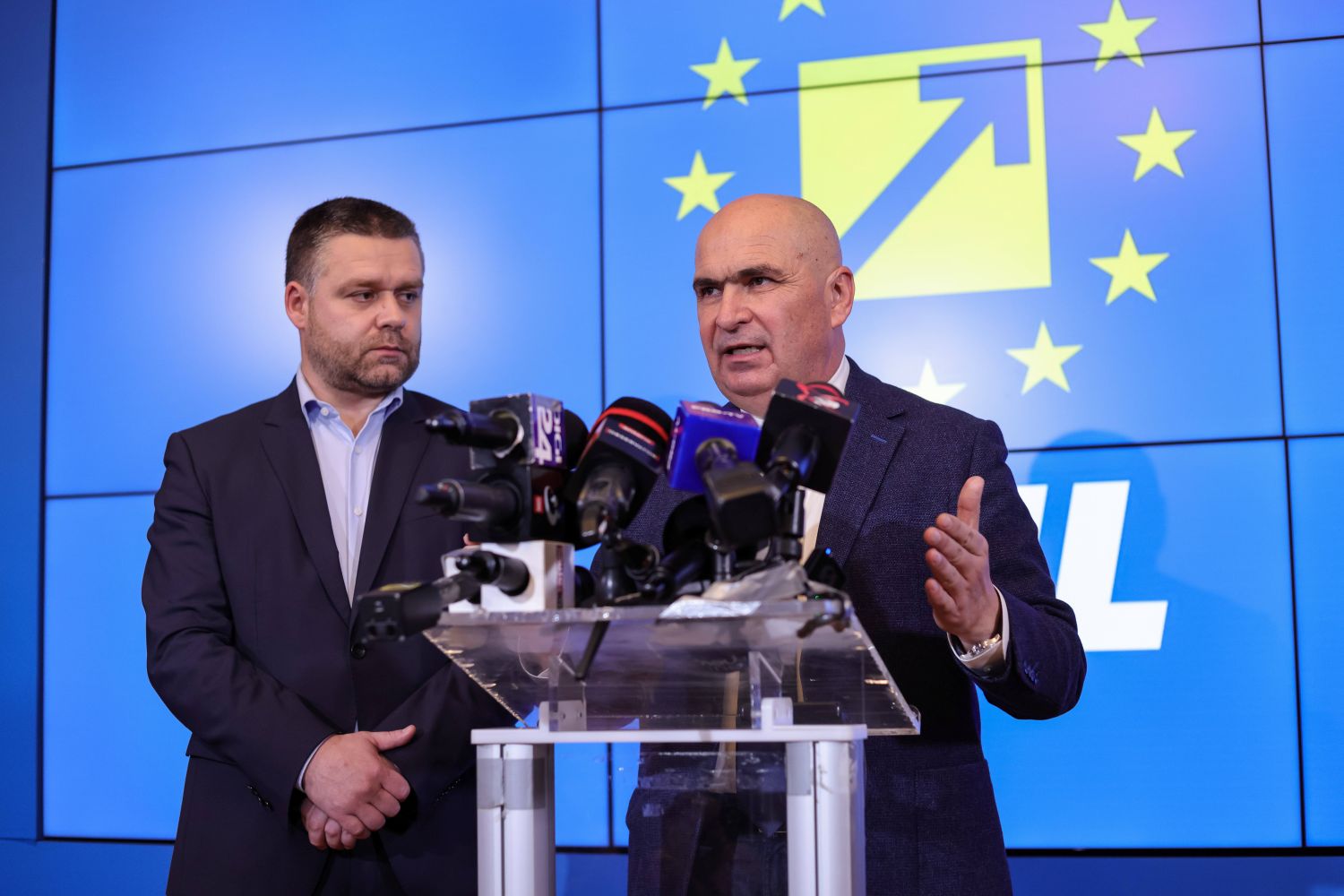 Ciucu îl contrazice pe Drulă: Sondajele USR, secrete! Bolojan refuză să plătească "notele" caselor de sondare