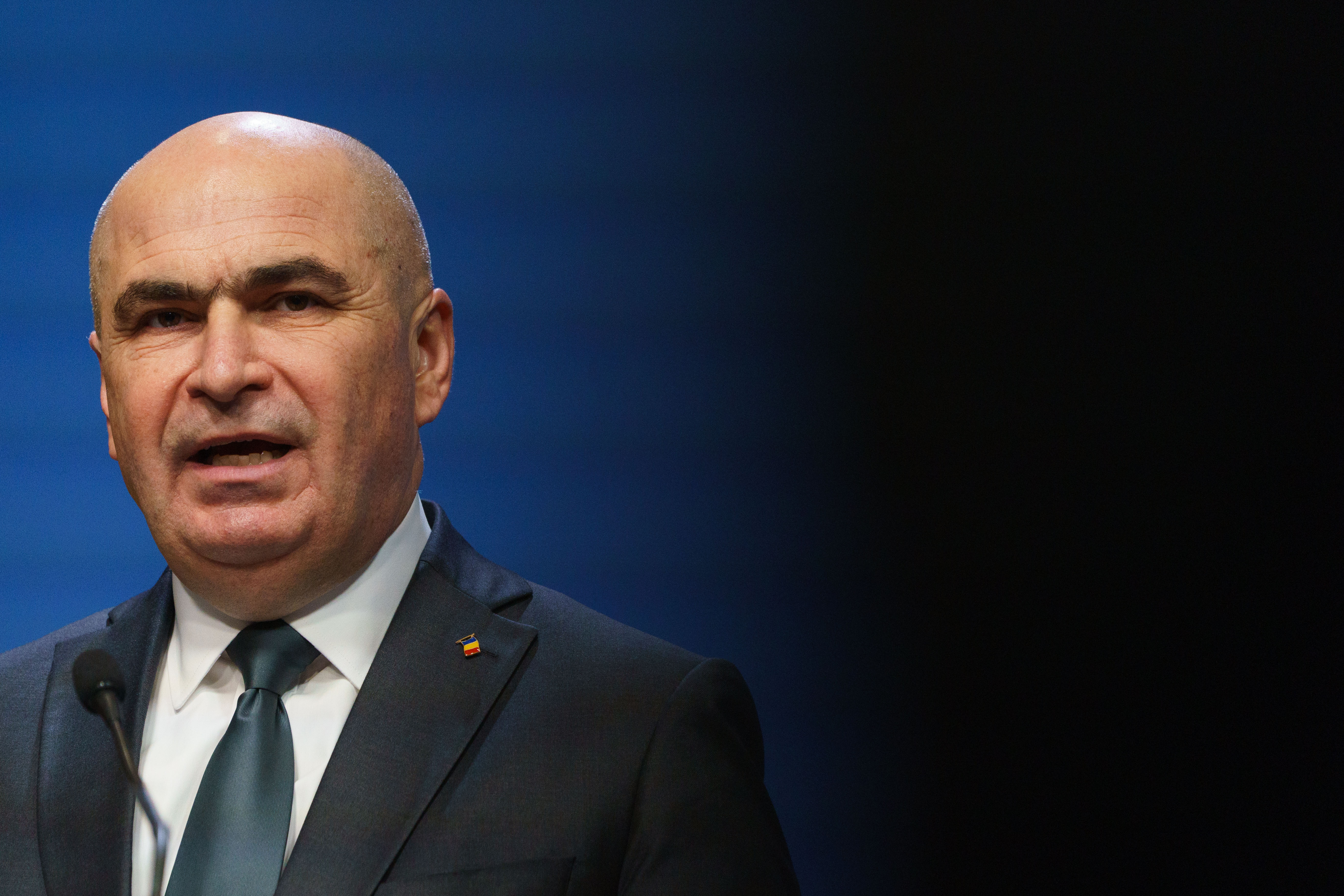 Bolojan, despre criza apei: Alimentarea se reia vineri, dar apa NU e potabilă!