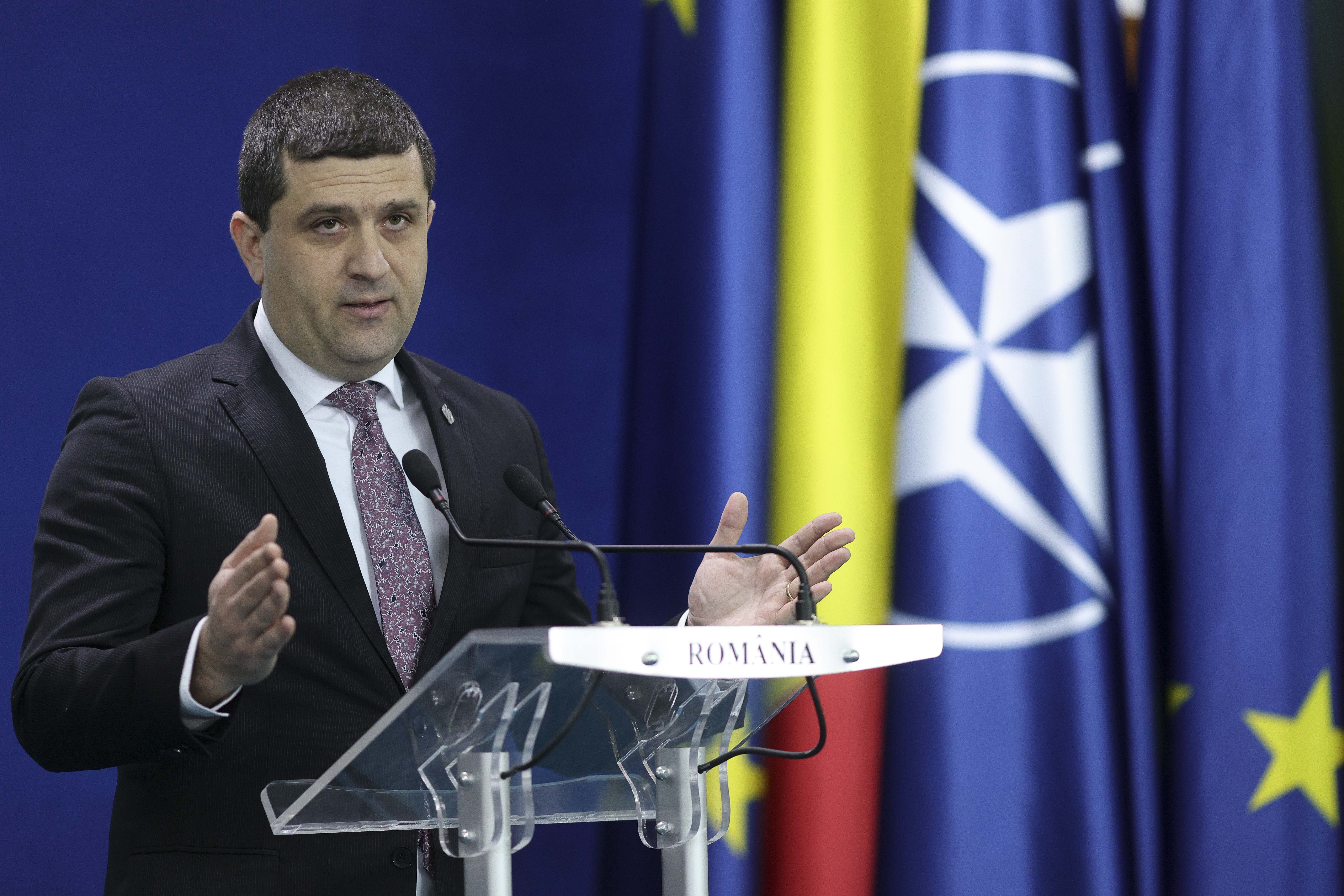 Ministrul Apărării, Radu Miruță, ținta unei moțiuni depuse de AUR și Grupul "Pace"