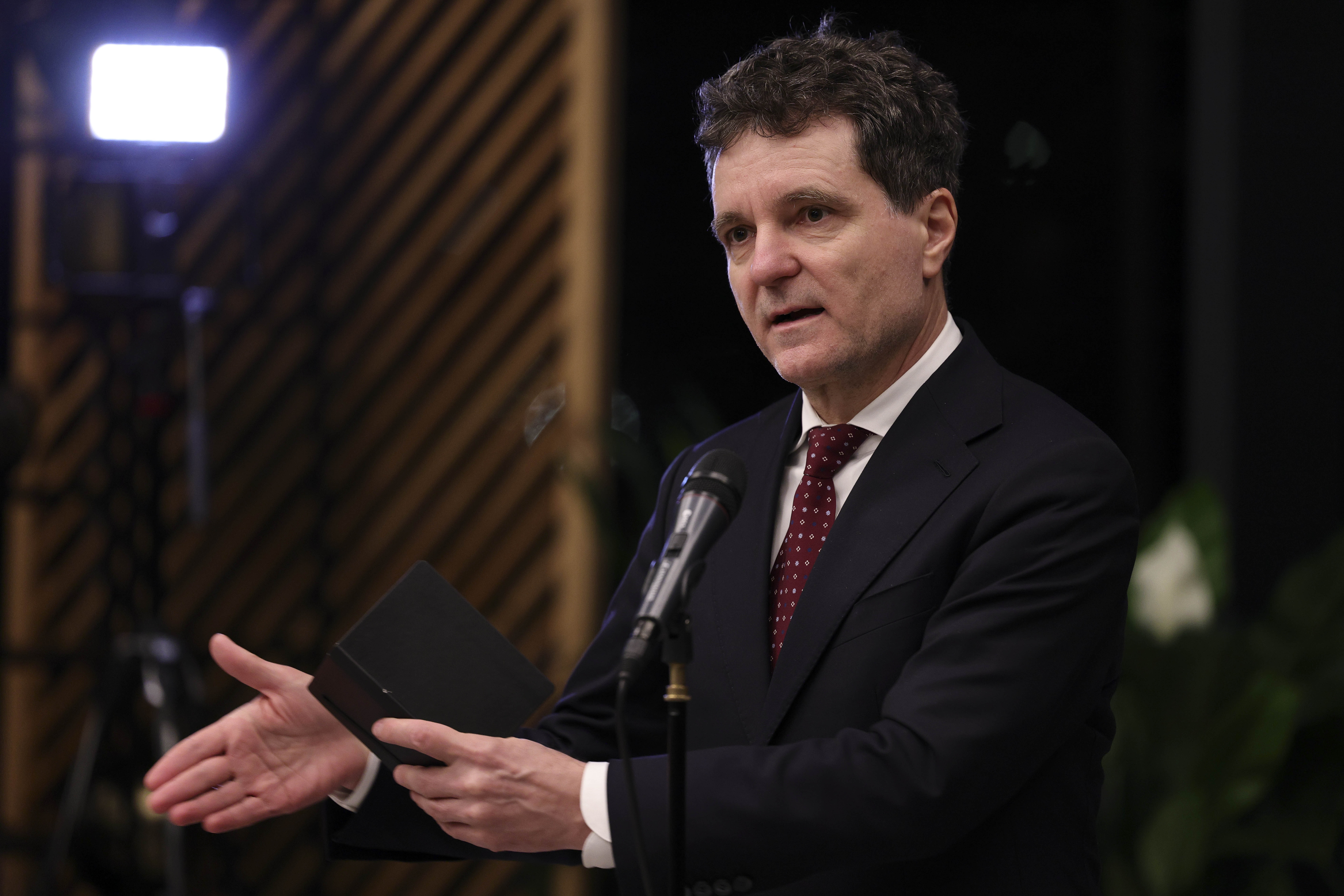 Nicușor Dan exclude alegerile anticipate și se opune schimbării premierului