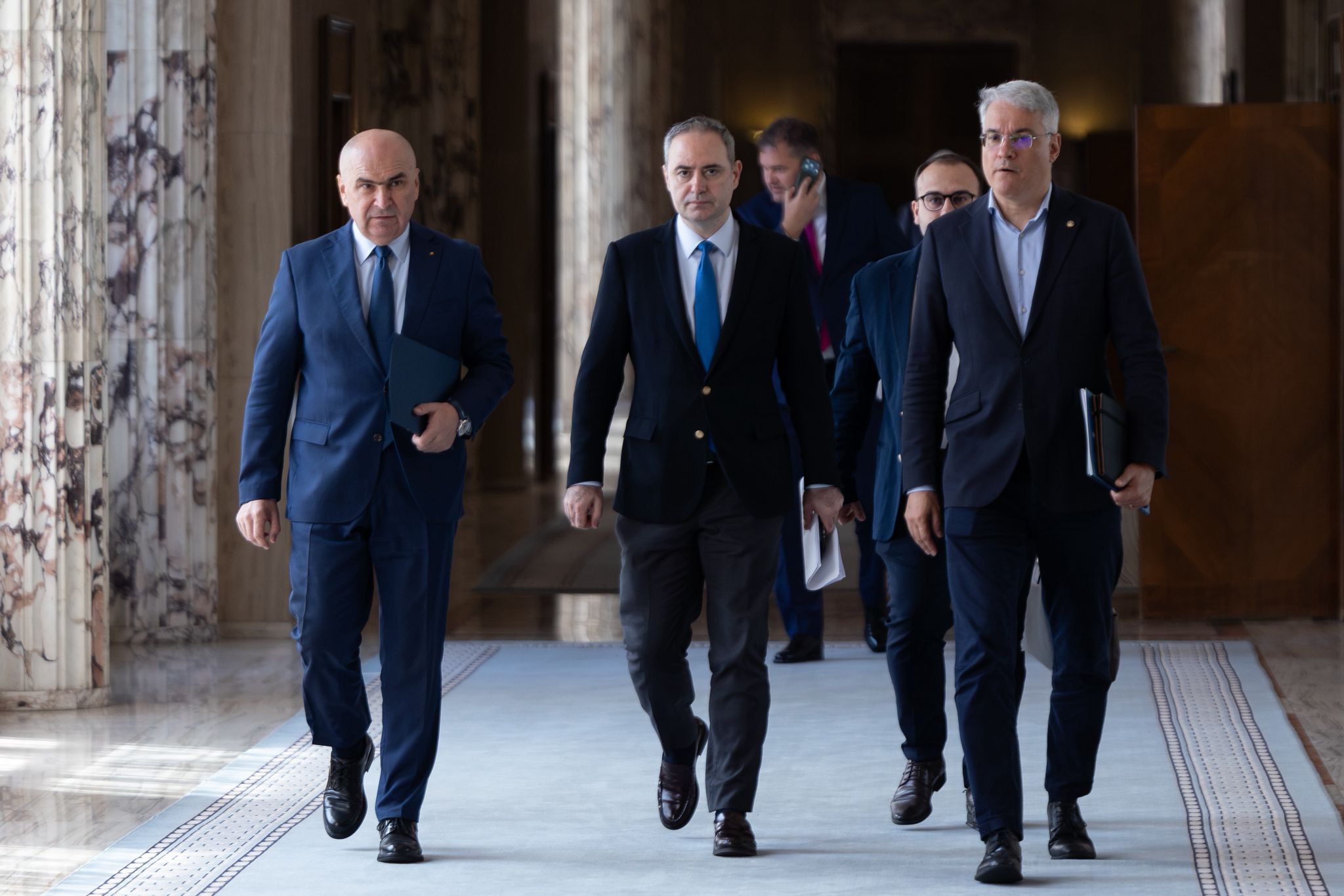 Discuții de ultimă oră cu Comisia Europeană pe legea salarizării, înaintea negocierilor de la Cotroceni