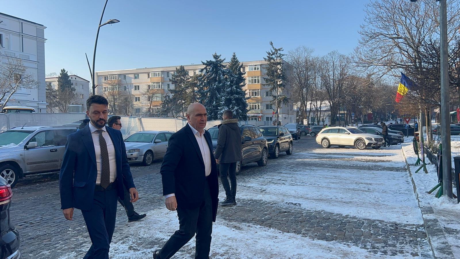 Un liberal de vază se ridică împotriva lui Bolojan: Cu cine vrea dl premier să facă performanță?