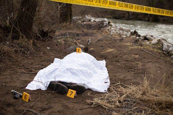 Botoșăneancă în stare de șoc după ce și-a găsit soțul atârnând în ștreang 