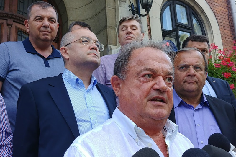 „Toată lumea scade în sondaje, cu o excepție”. Un important lider al PNL îi cere lui Nicușor Dan să desemneze „azi-mâine” un premier