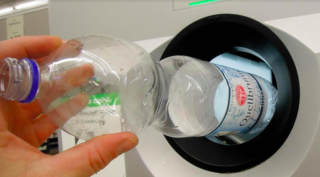 CE se întâmplă cu reciclarea sticlelor fără dop, de luna viitoare: Precizările ReturRO