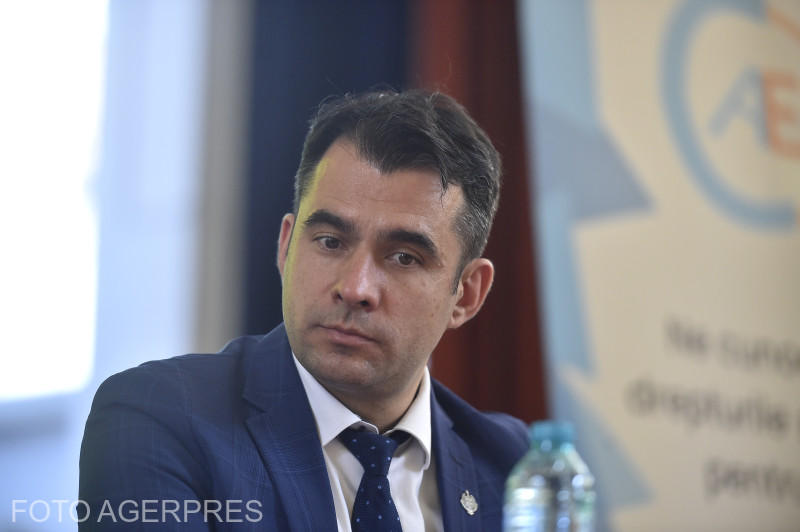 Replica USR la PSD: „Nu mor caii când vor câinii”