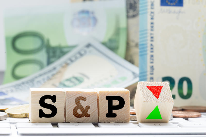 România așteaptă azi decizia S&amp;P privind ratingul de țară. Bucureștiul mizează pe cifre, agenția cântărește și promisiunile