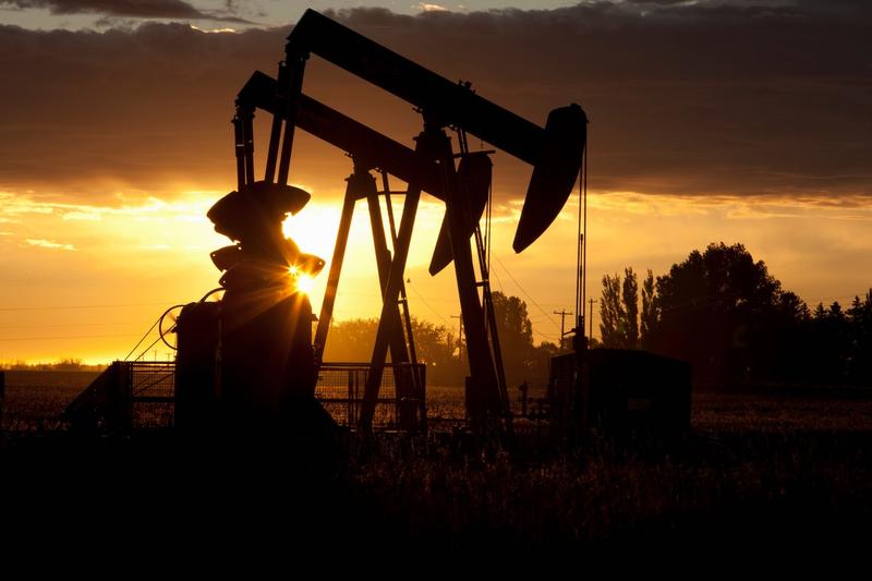 Petrolul, "lebăda neagră" care anunță un colaps pe Wall Street