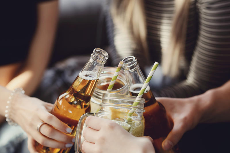 Suntem peste media europeană la alcool, fumat, jocuri de noroc şi dependenţă online în rândul adolescenţilor. „Nu avem suficienţi specialişti”, spune ministrul Educaţiei