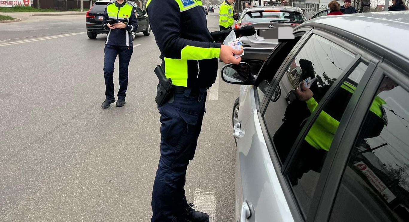 Șofer cu necunoscuți în mașină amendat de Poliție, nu mai are acces la mașină jumătate de an