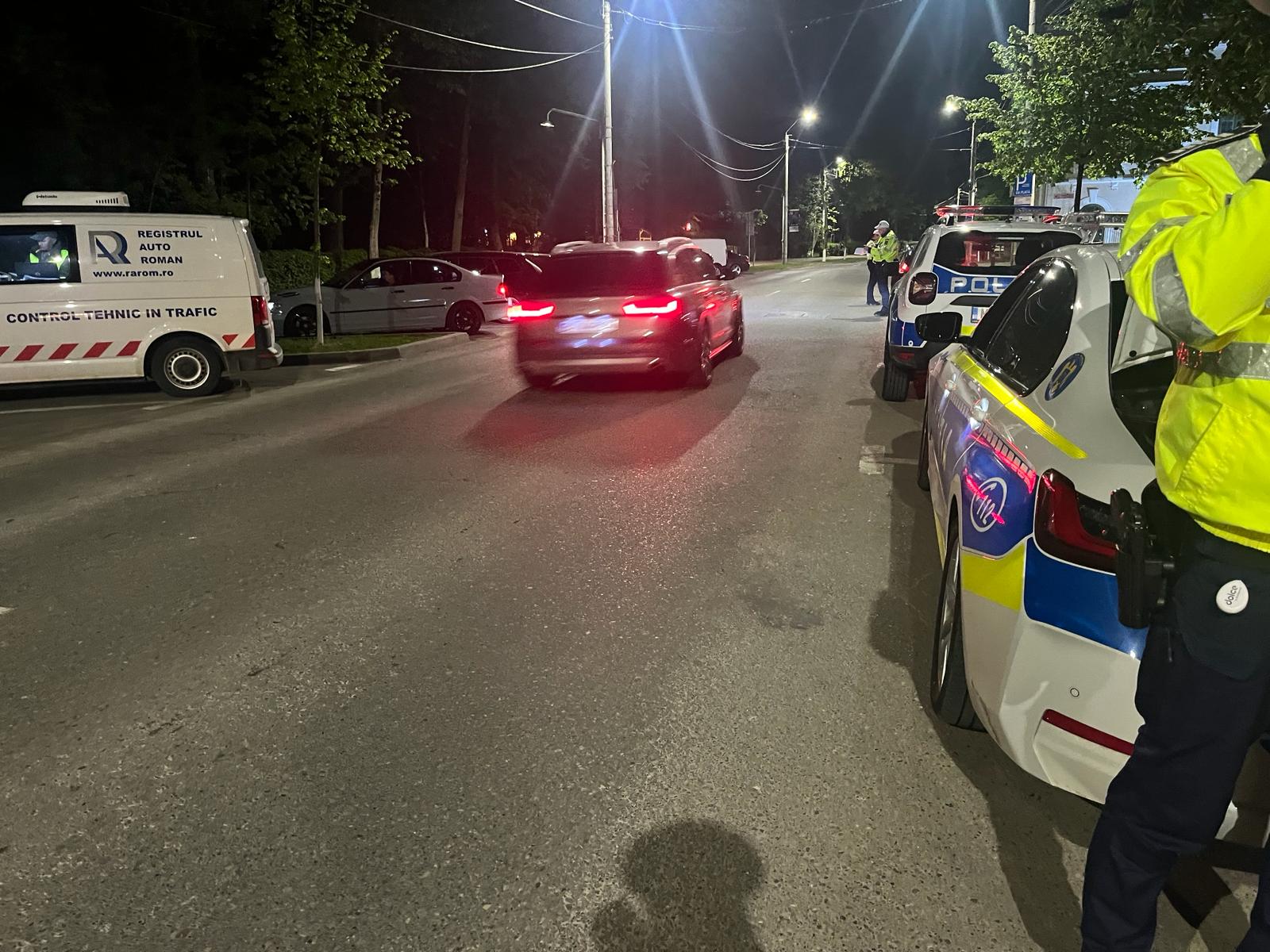 Tânăr care gonea cu mașina, oprit de Poliție: Când au aflat motivul vitezei polițiștii au aprins girofarul – VIDEO