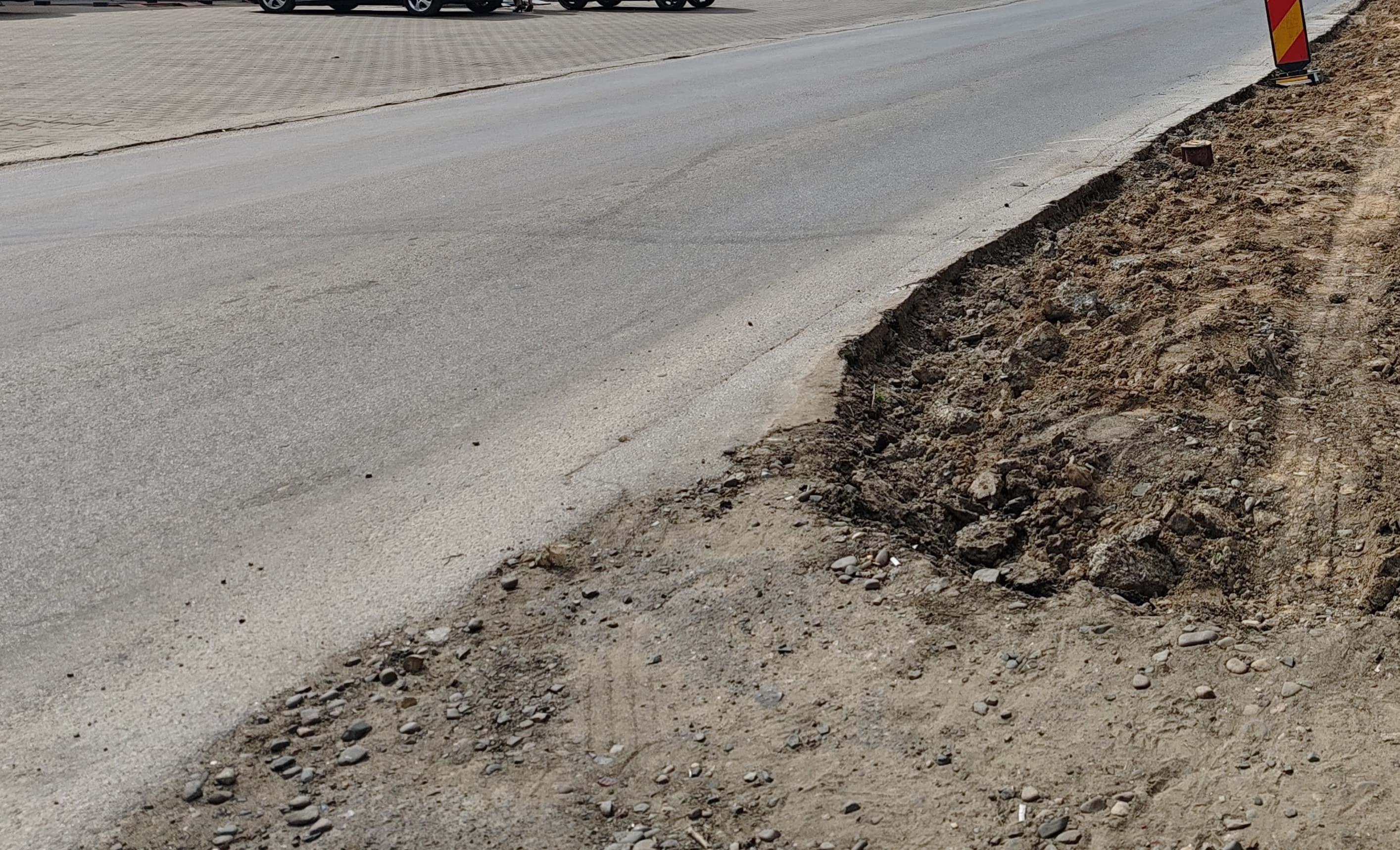 LUNI: Asfalt turnat pe o stradă din municipiu - Vă recomand să evitați această zonă