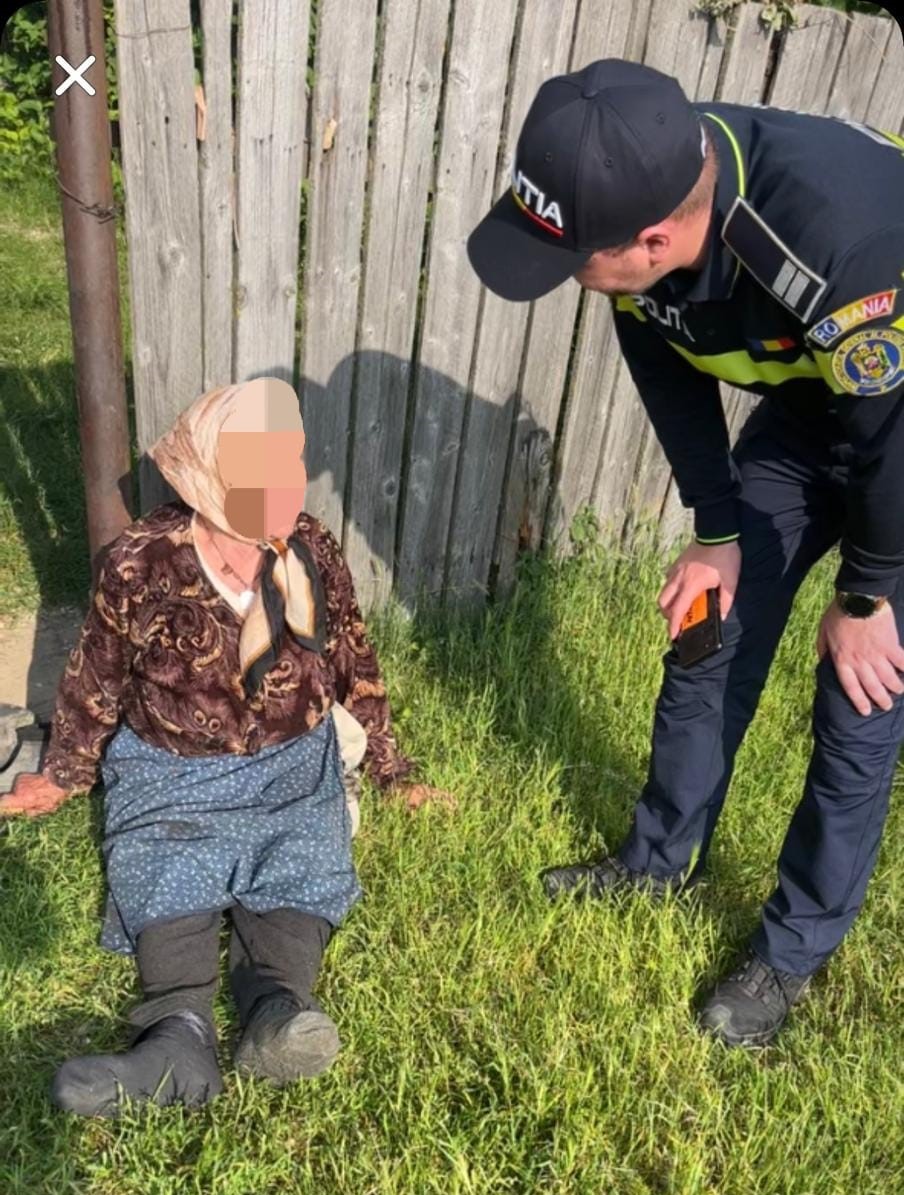 Polițiști cu suflet mare: Gest de omenie făcut pentru o femeie în vârstă 