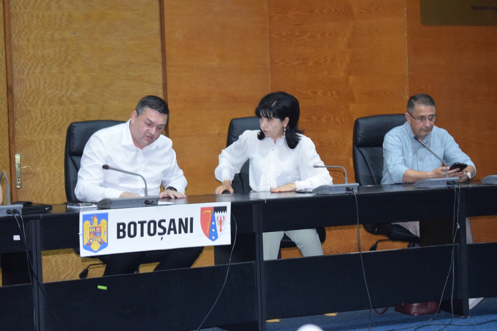 Prefectul Sorin Cornilă către Doina Federovici, în scandalul cu furnizarea apei: Nu ați făcut niciun efort, nu ați făcut nimic – VIDEO 