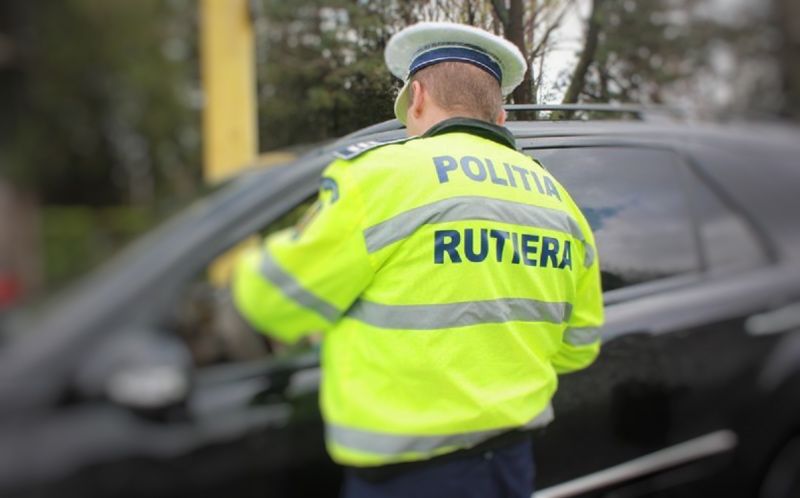 Pățania unui șofer: Circula pe Sucevei cu străini în mașină și a atras atenția Poliției