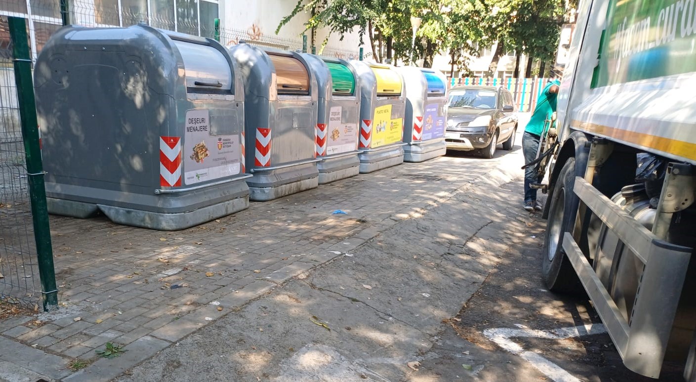 Pubelele capsulate ale Urban Serv-ului primite bine de botoșăneni: Suntem încântați 