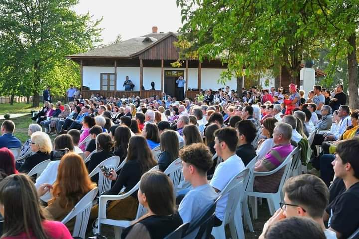 Transport GRATUIT asigurat de Consiliul Județean la concertul de la Liveni 