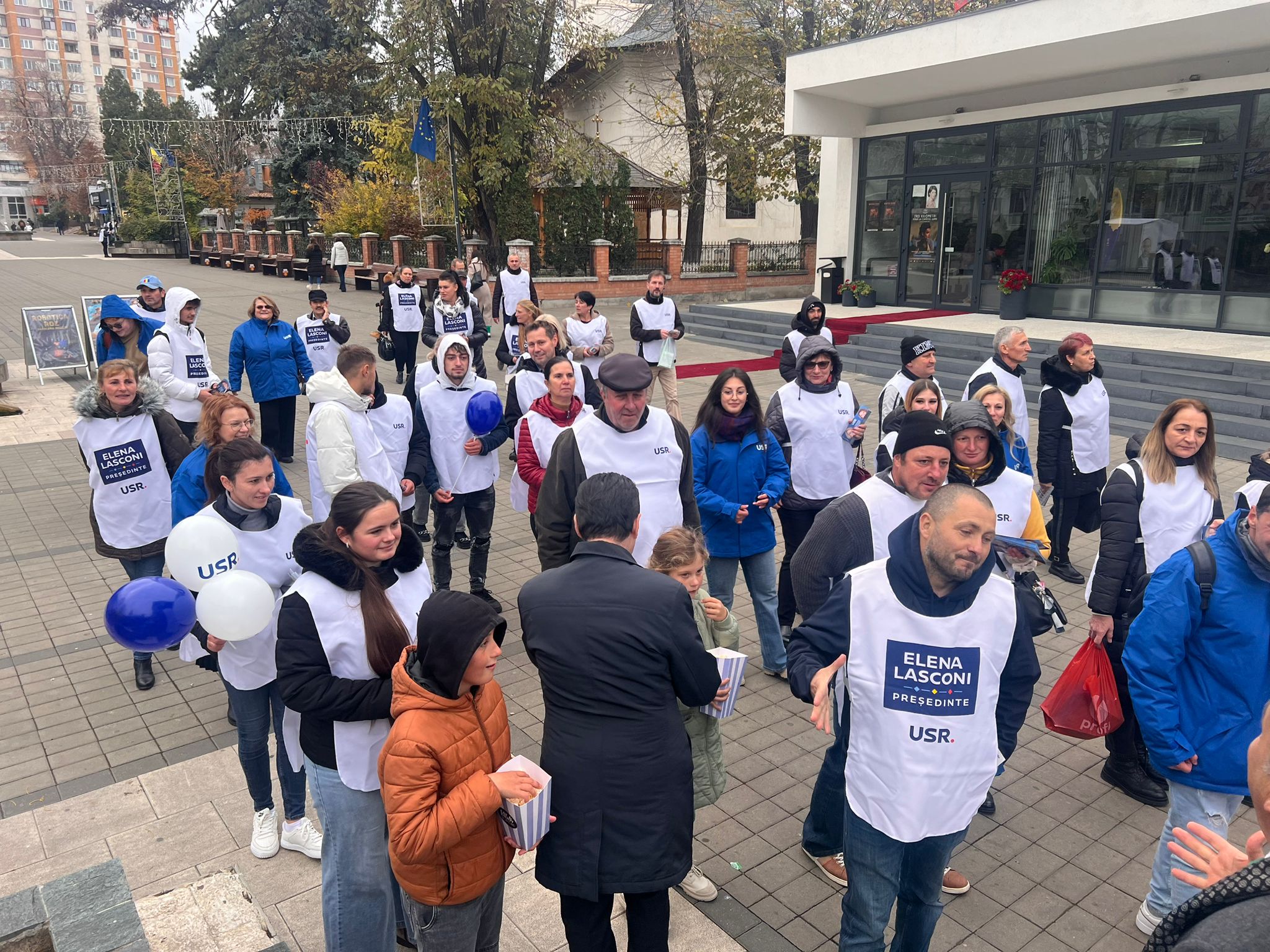 Candidatul la prezidențiale venit să adune voturi la Botoșani iese din cursă pentru o candidată