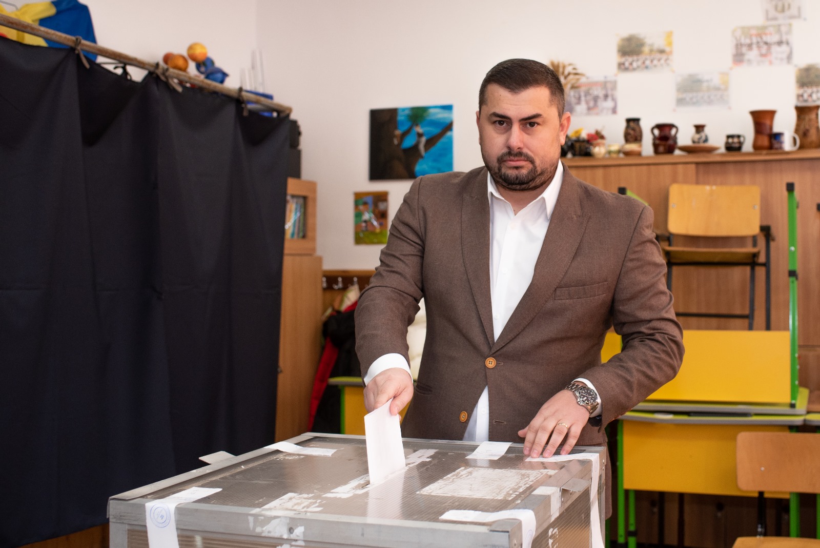 Mircea Magdalena: Am votat singurul candidat care are programe de stimulare a angajării pentru prima dată a tinerilor din Botoșani și din toată țara