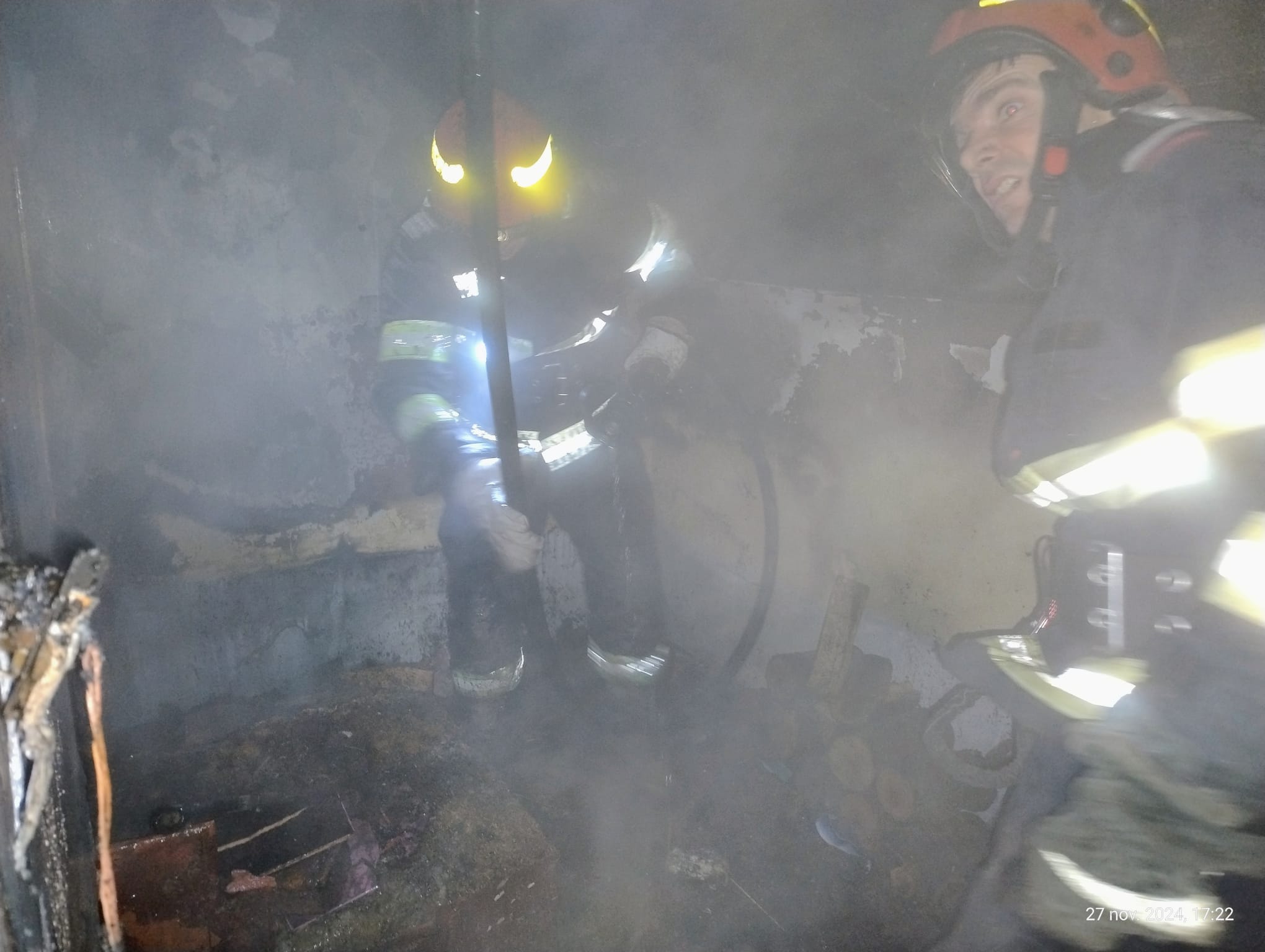 INCENDIU la Botoșani: Proprietarul casei a intrat în flăcări disperat să-și salveze bunurile 