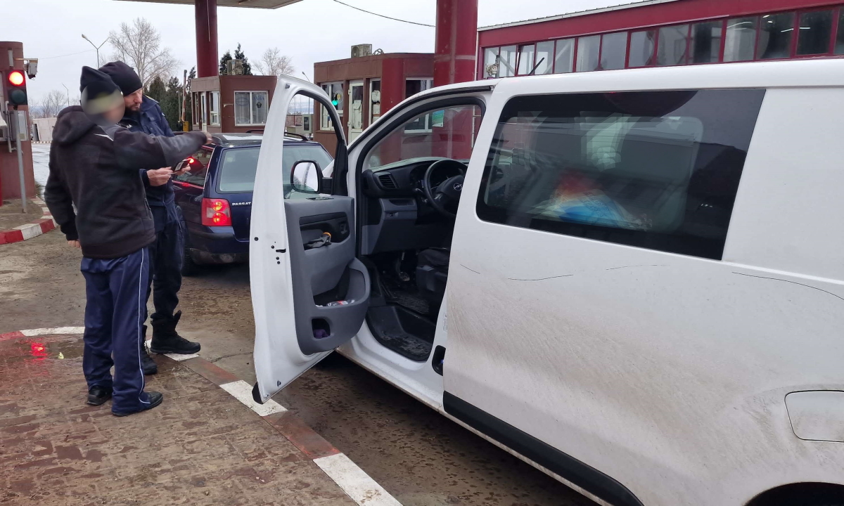 Un hot „scump la vedere” a fost dat jos la vamă dintr-un microbuz