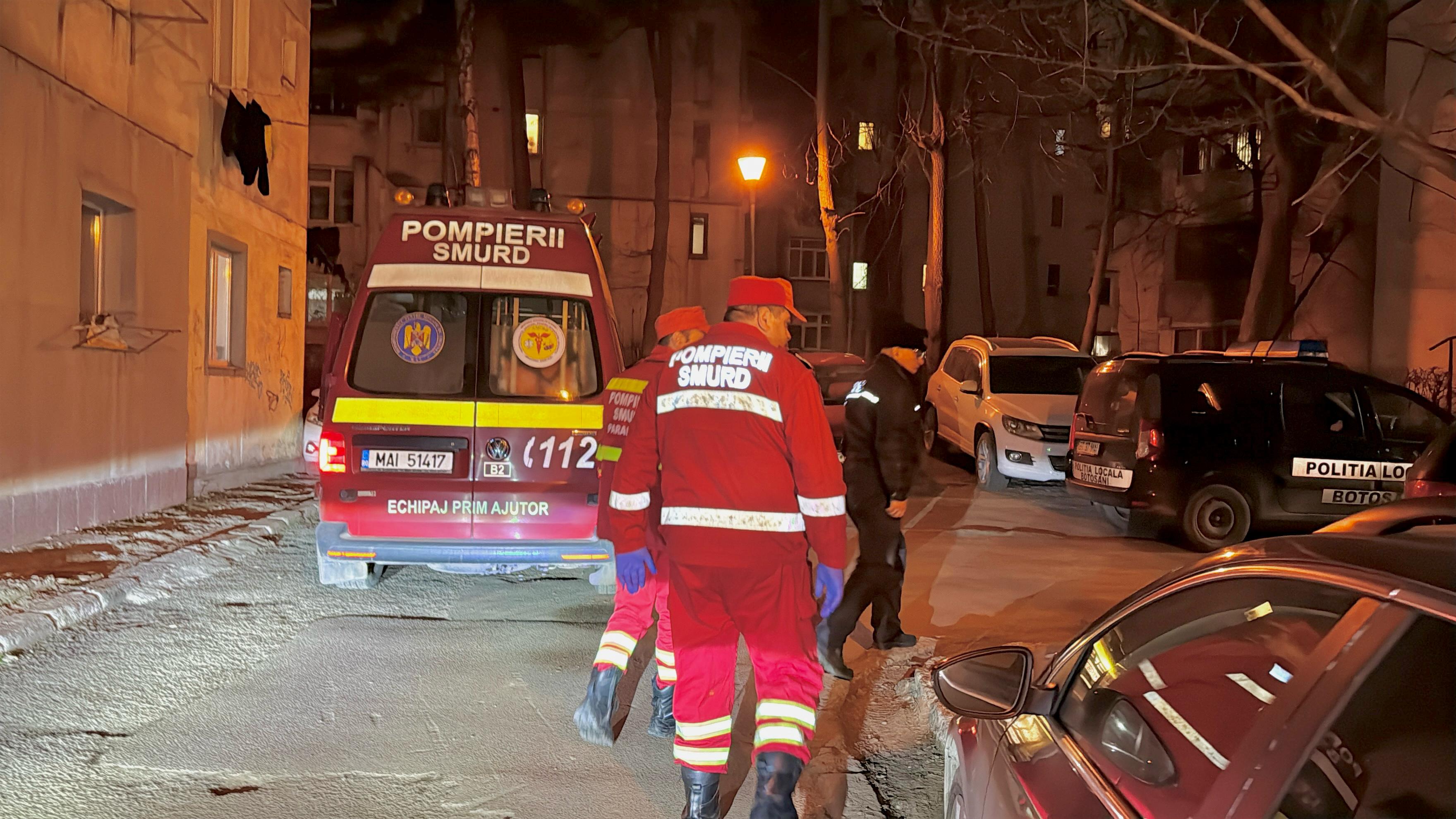 Trei botoșăneni salvați de la moarte de pompieri și polițiști 