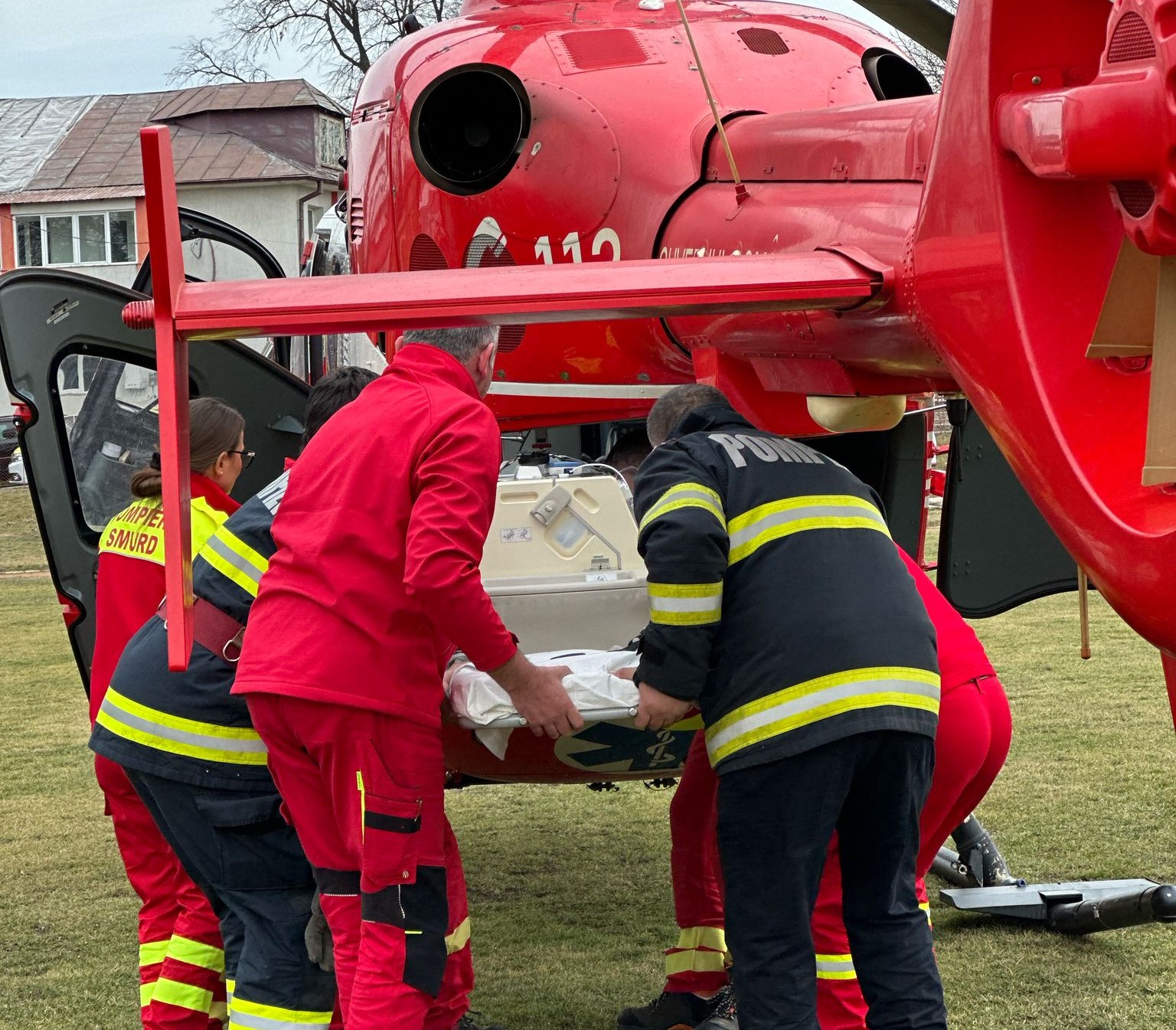 STAREA bebelușului din Botoșani transferat cu elicopterul SMURD: Primele vești de la medicii ieșeni