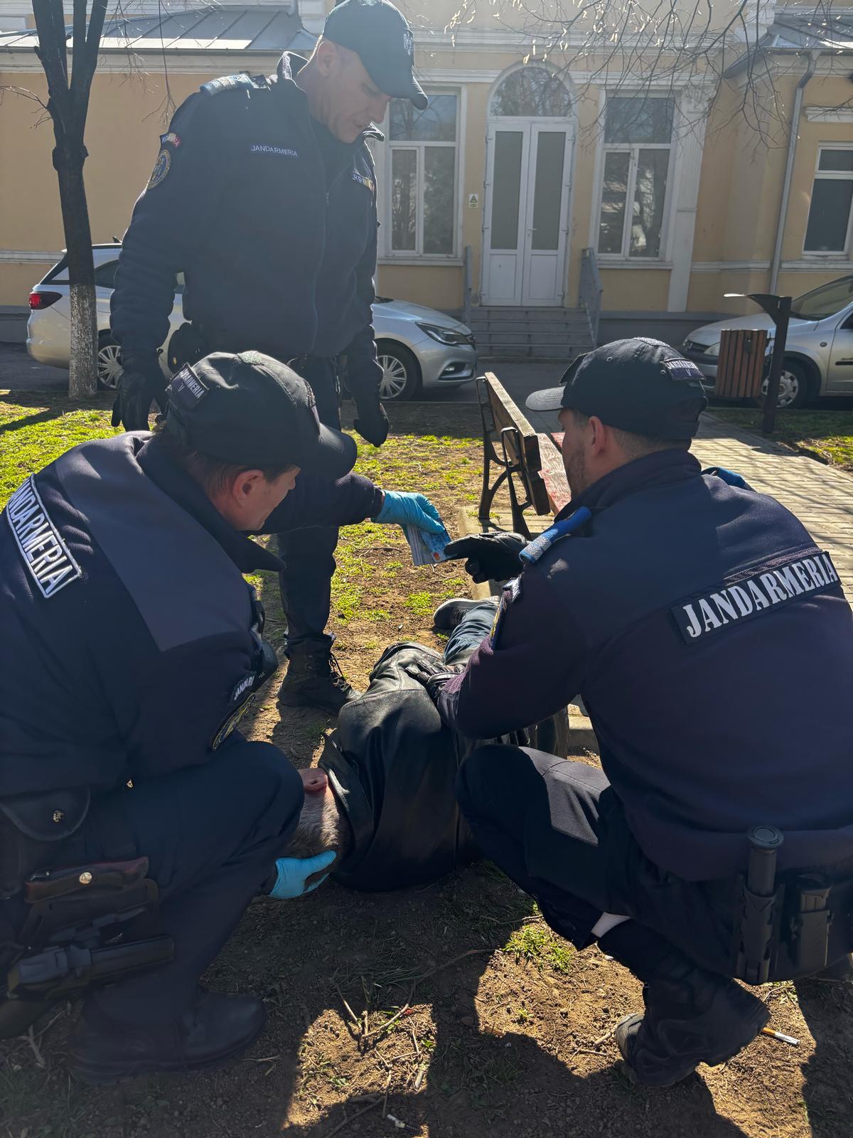 Intervenție rapidă a jandarmeriei din Botoșani pentru salvarea unui bărbat căzut la pământ