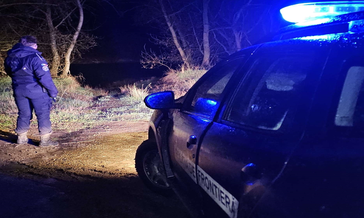 FLAGRANT al polițiștilor de frontieră: CE făceau doi tineri în miez de noapte