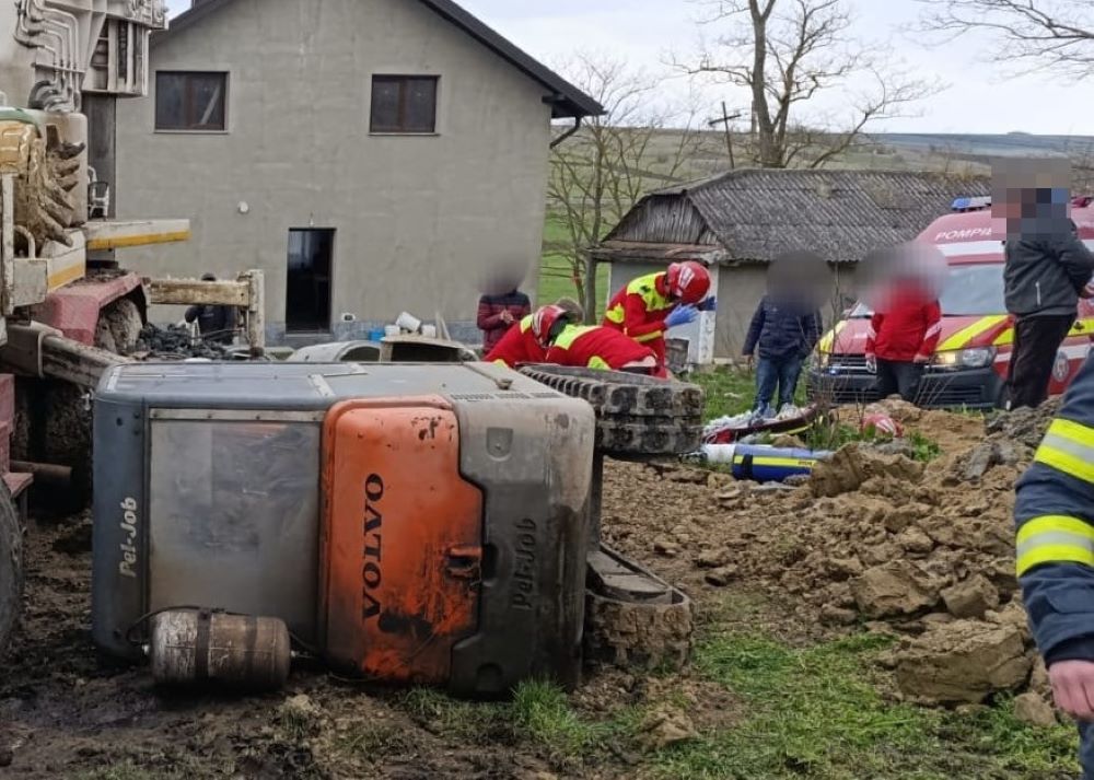Botoșăneanul mort a fost scos de sub utilaj de propriul tată