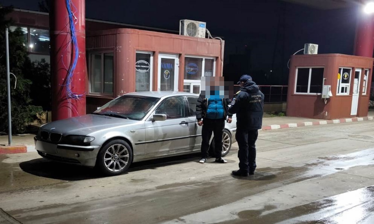 Permis fals cumpărat cu 2.000 de euro, descoperit de polițiști la vamă