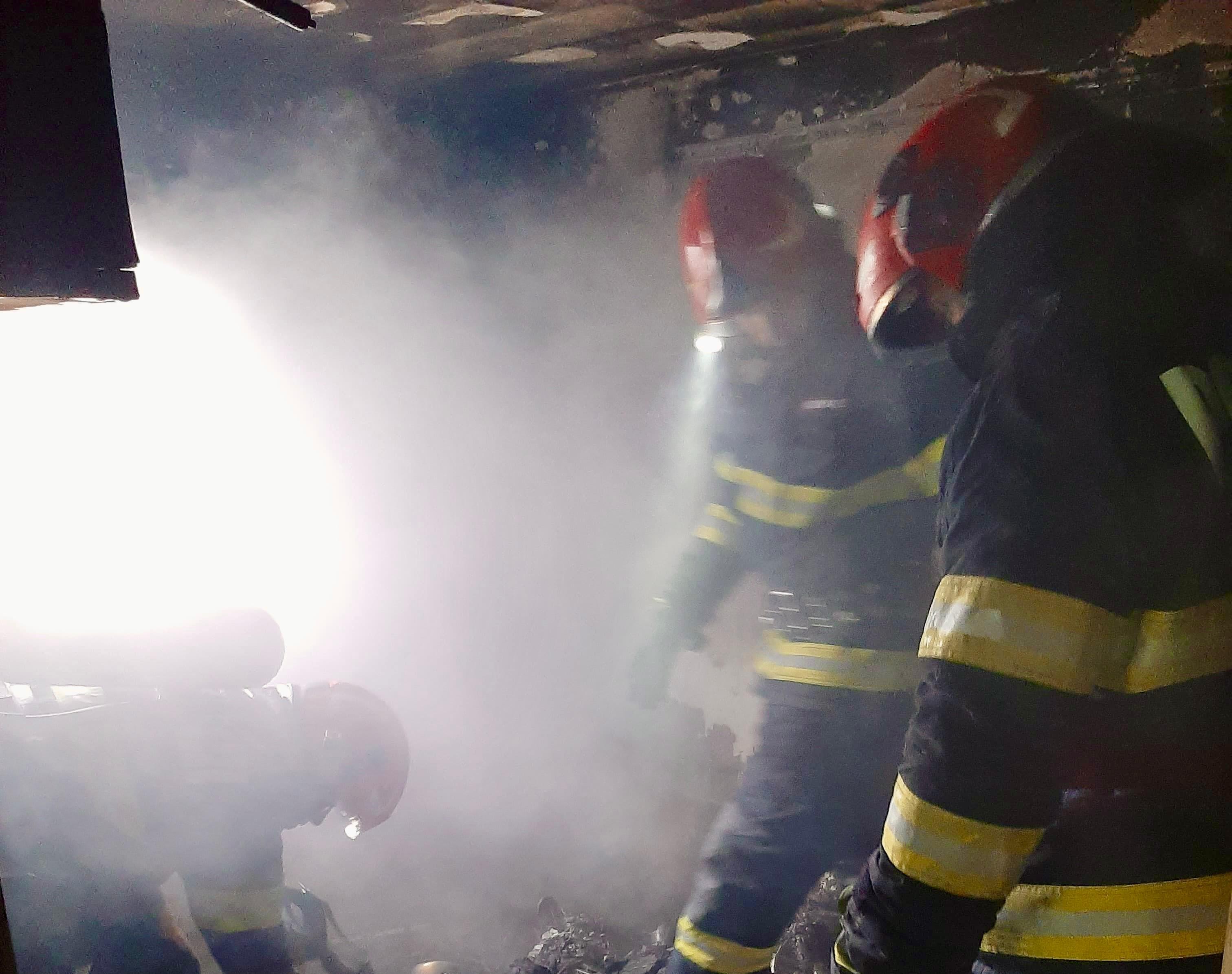 Soți disperați cer ajutorul pompierilor în mijlocul cumpărăturilor: ce nenorocire s-a întâmplat?