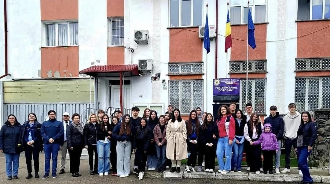 Elevi de liceu, lecții de viață la Penitenciarul Botoșani într-o altfel de vizită 
