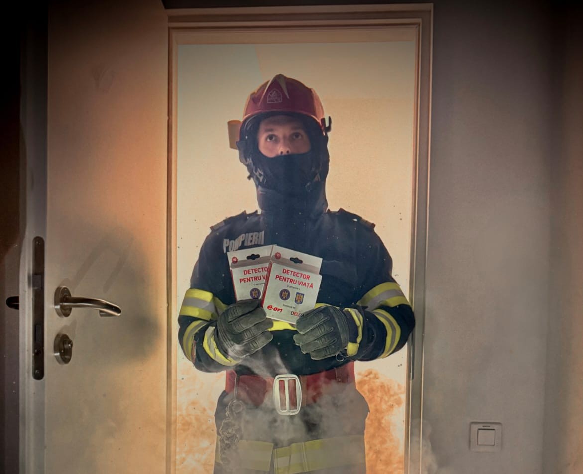 Sute de locuințe din Botoșani, mai sigure grație unor dispozitive montate de pompieri – VIDEO