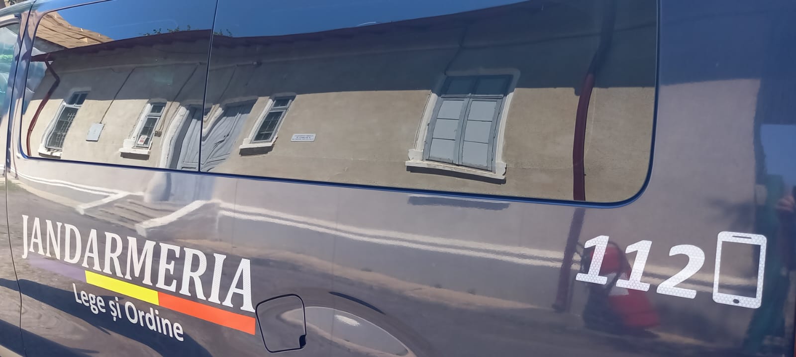 Un botoșănean i-a păcălit pe jandarmi că are șerpi în casă, echipajul a parcurs 50 km pentru a-i veni în ajutor