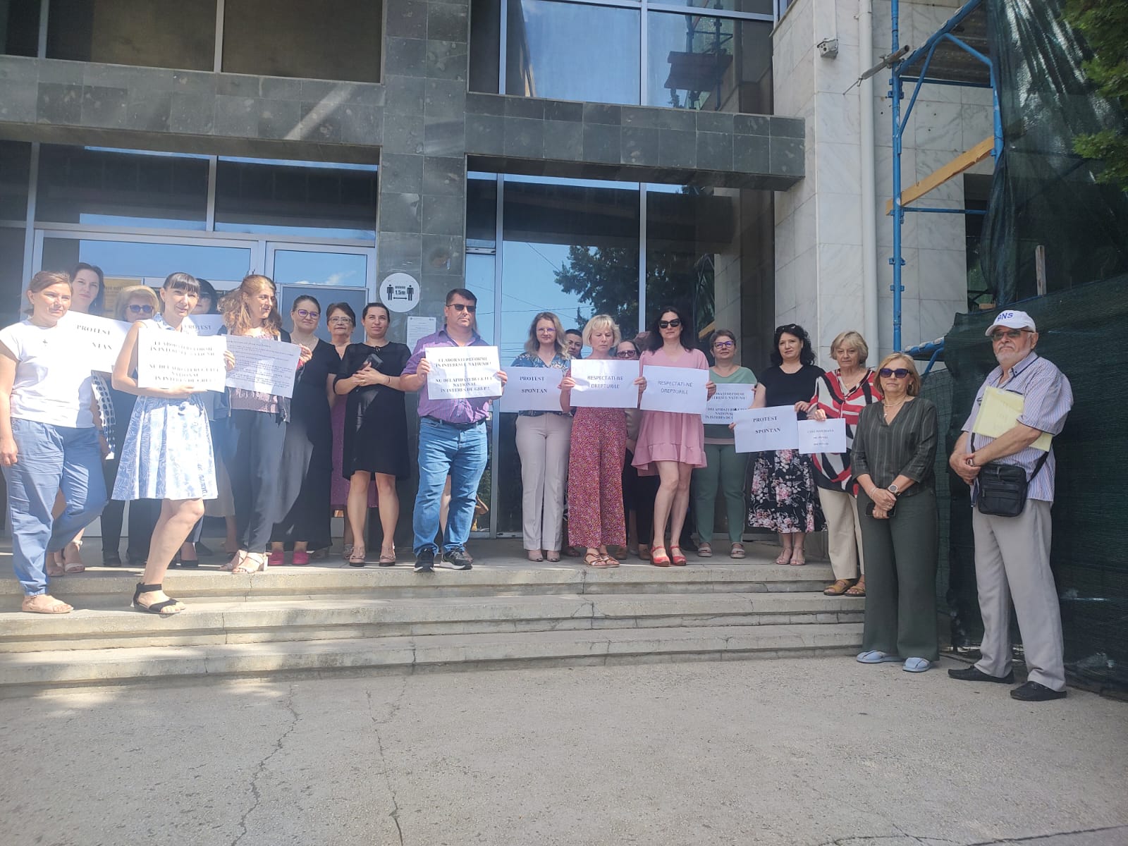 Proteste cu program la Casa de Pensii Botoșani, după o decizie luată la București – VIDEO 