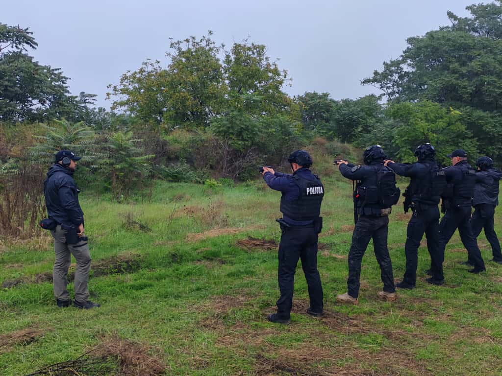 Trupele speciale se antrenează din greu la Botoșani: Se fac și recrutări la școlile de poliție  - VIDEO