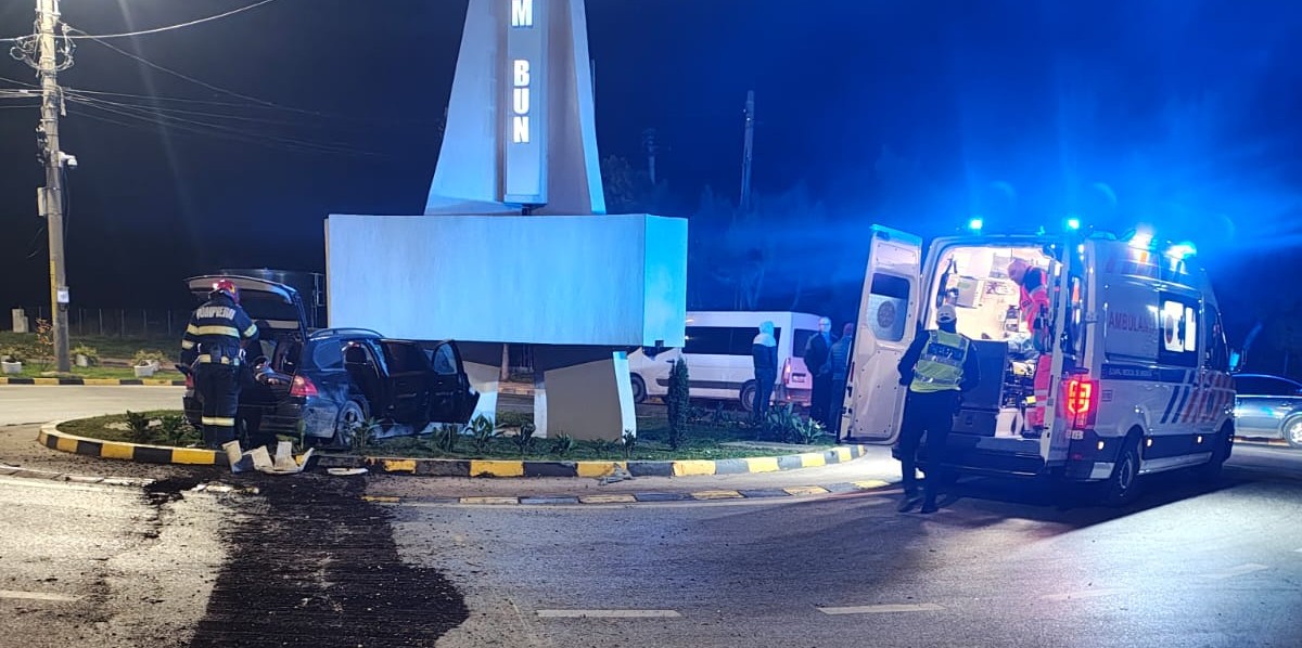 Șoferul care s-a izbit cu mașina în sensul giratoriu a fost REȚINUT de Poliție 