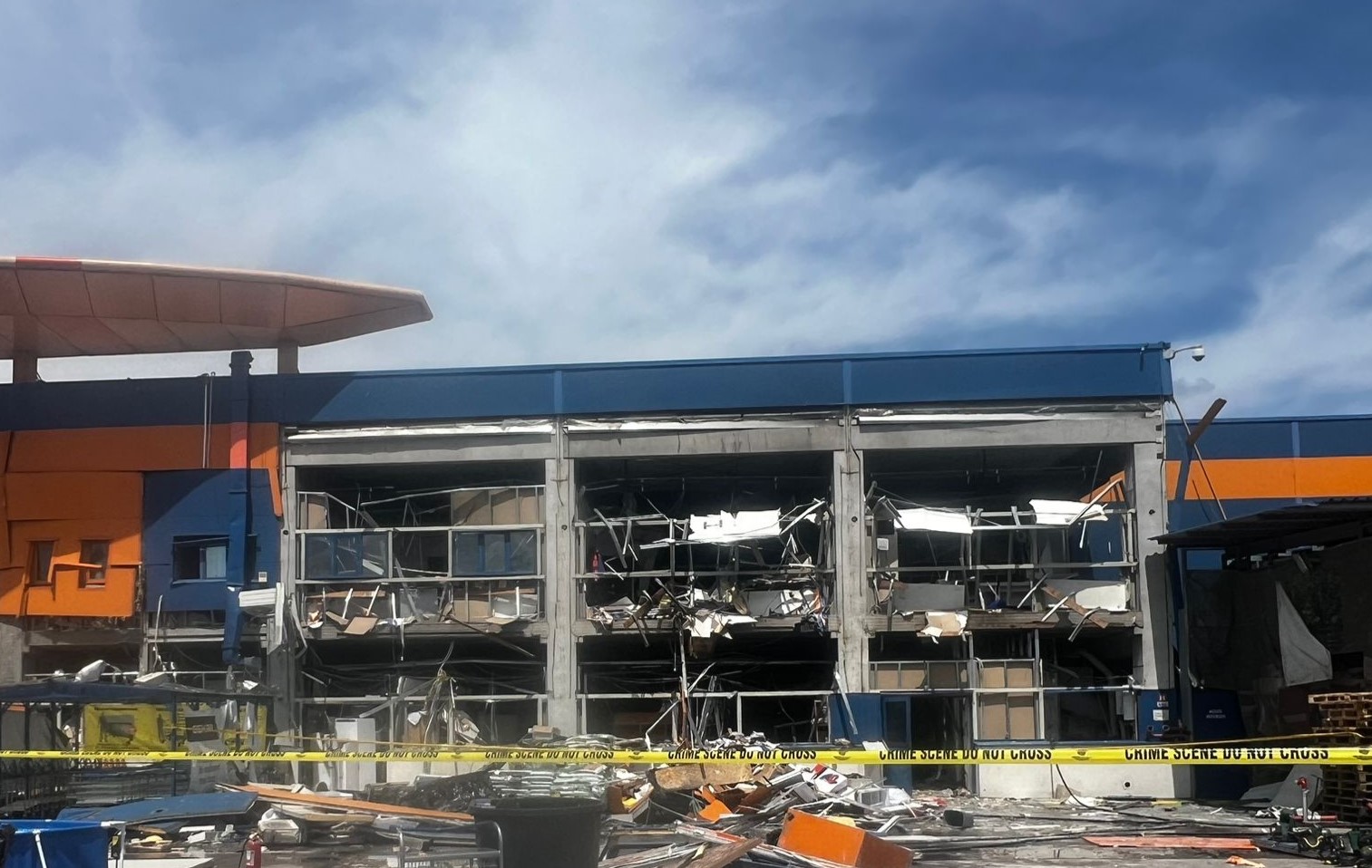 Unul dintre răniții în explozia de la Dedeman a fost reintubat: Alți doi pacienți sunt în stare gravă